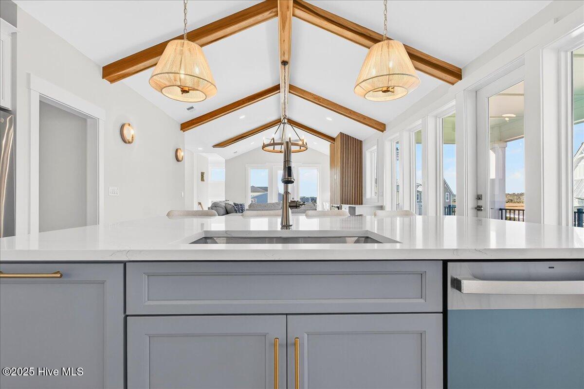 100542941 | Photo 17