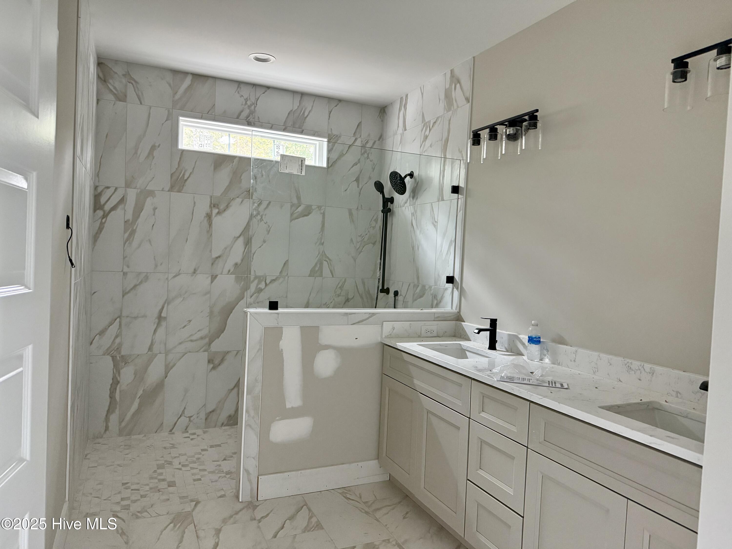 100528039 | Photo 15