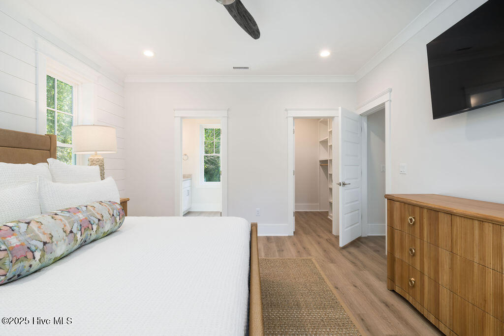 100564939 | Photo 25