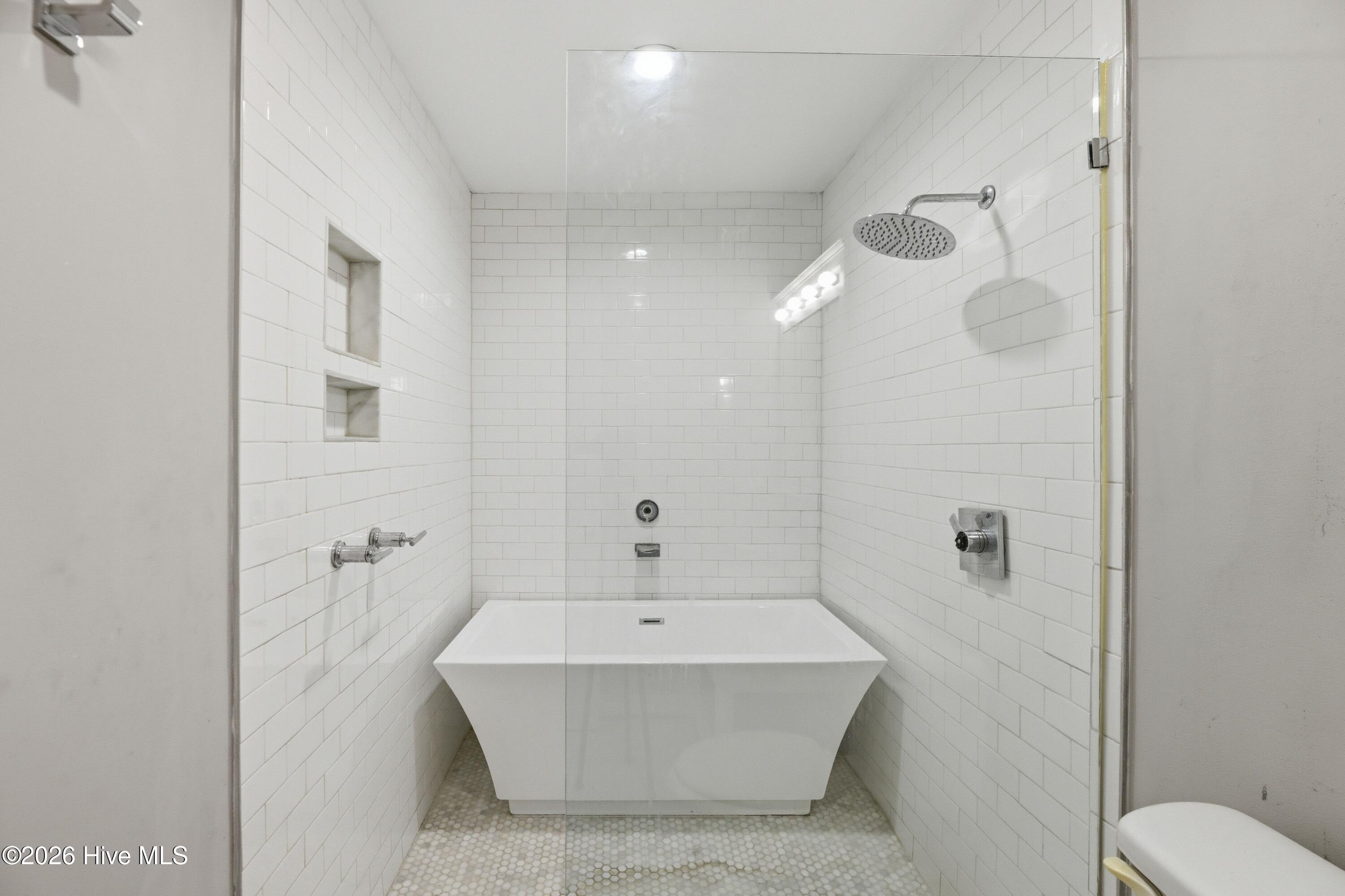 100559841 | Photo 15