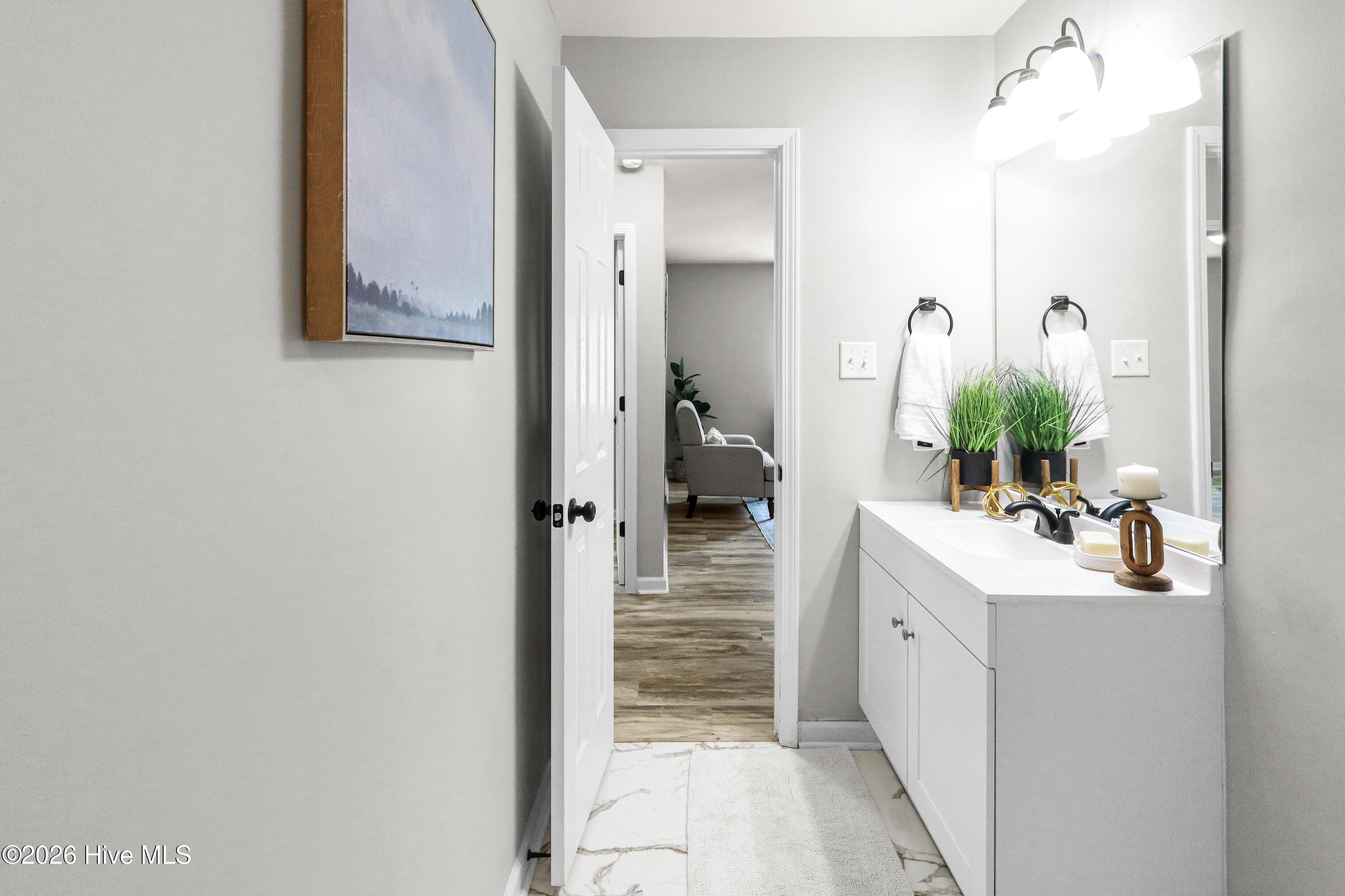 100569517 | Photo 22