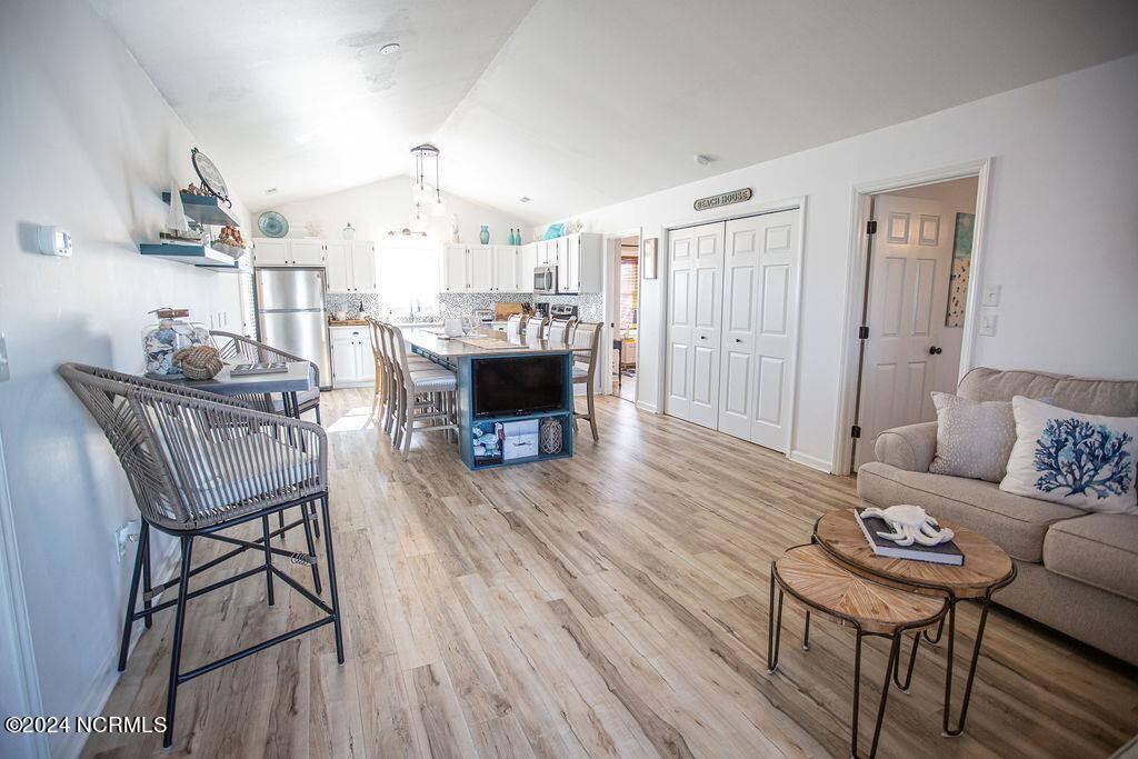 100558410 | Photo 14