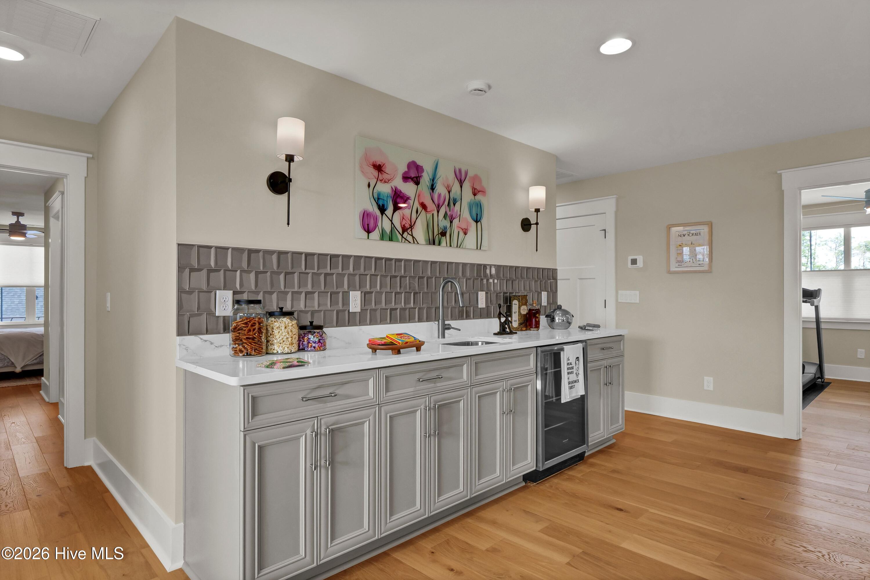 100566298 | Photo 35