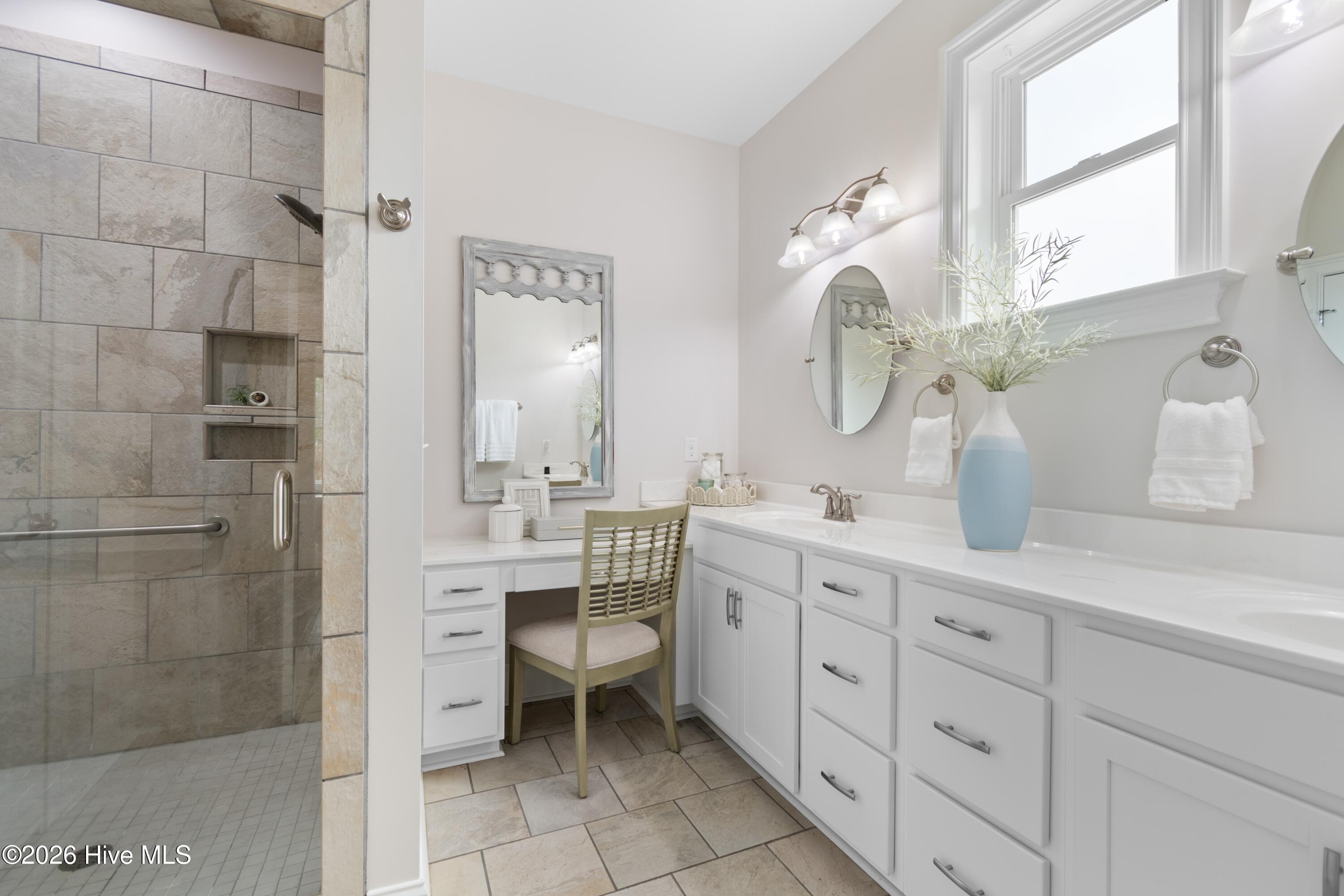 100556573 | Photo 28