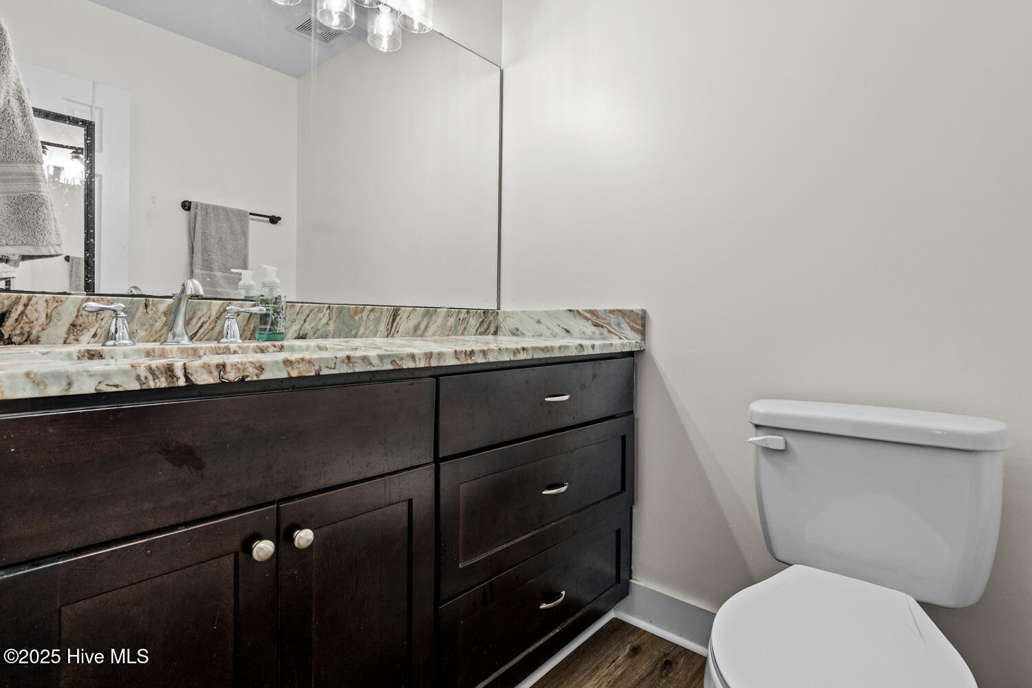 100536687 | Photo 12