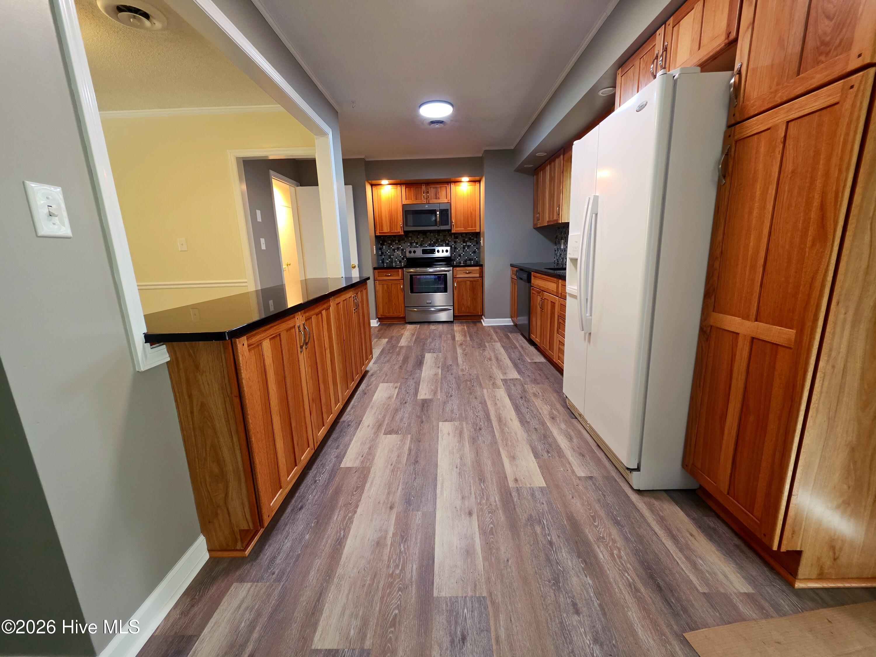 100567105 | Photo 16