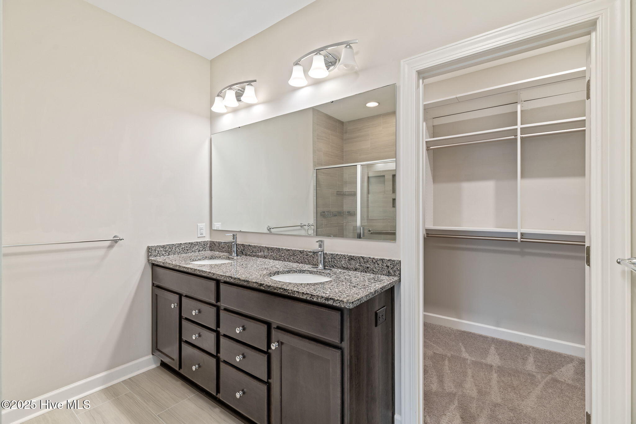 100534231 | Photo 33