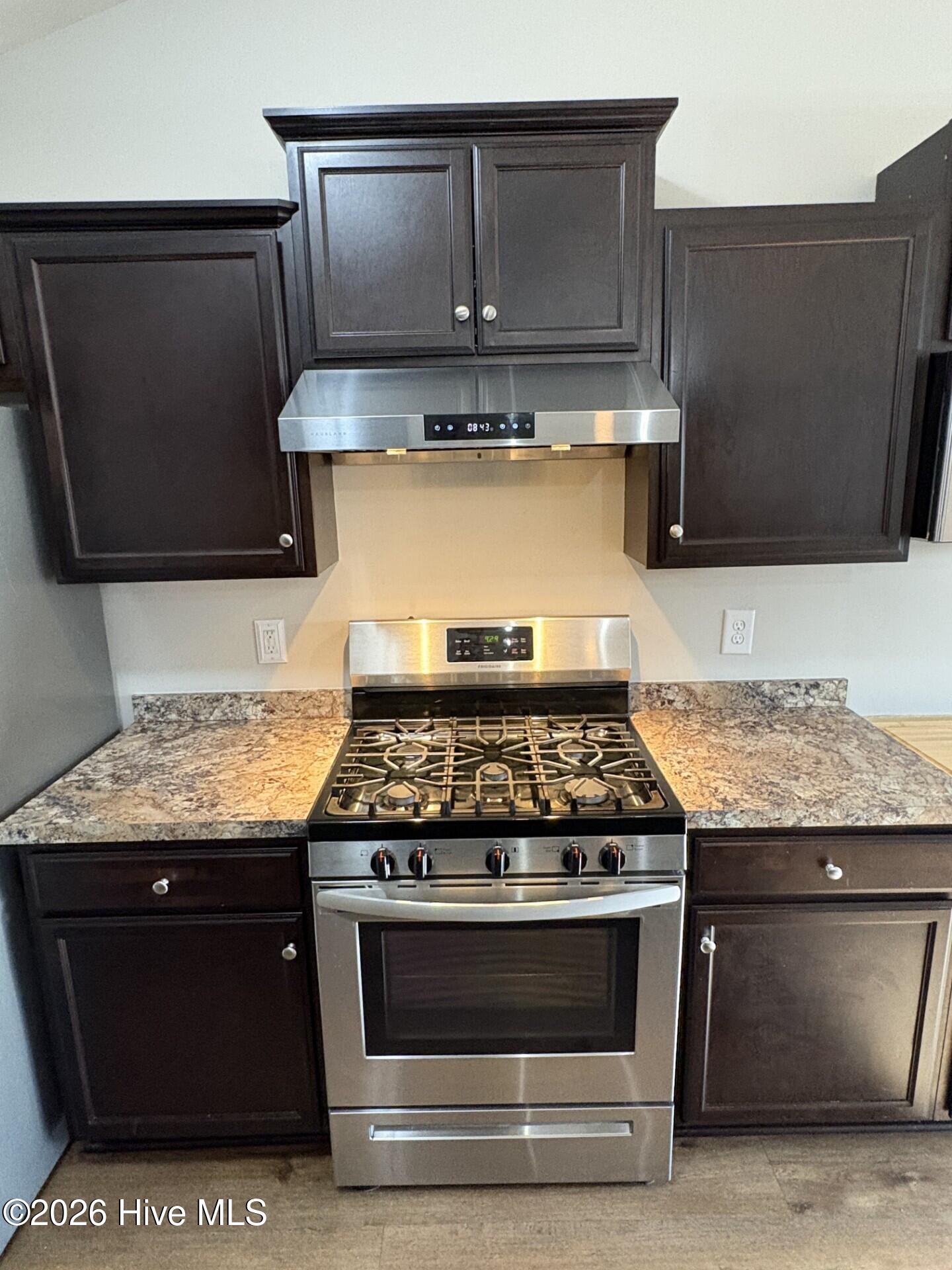 100553679 | Photo 12