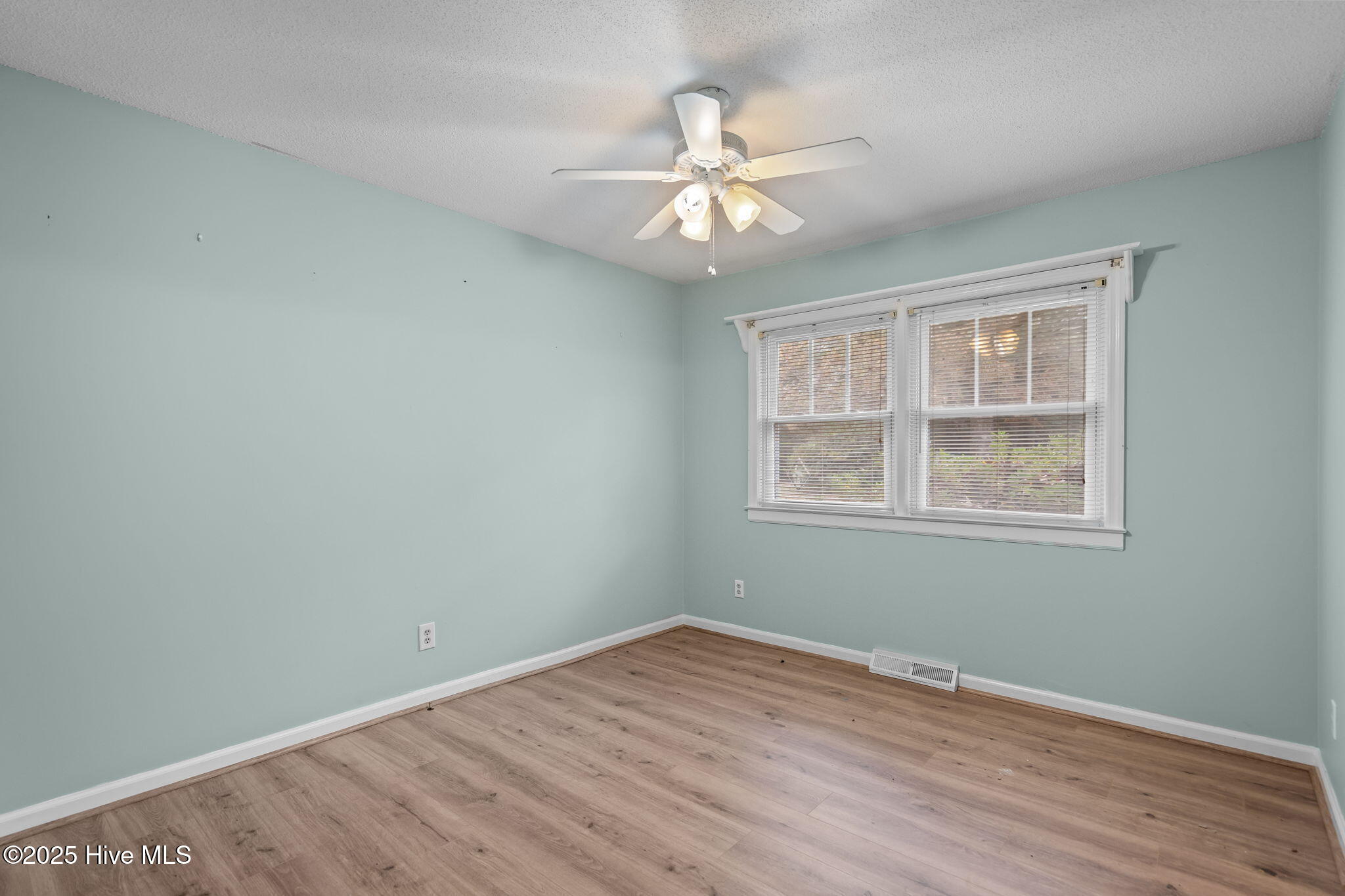 100542917 | Photo 23