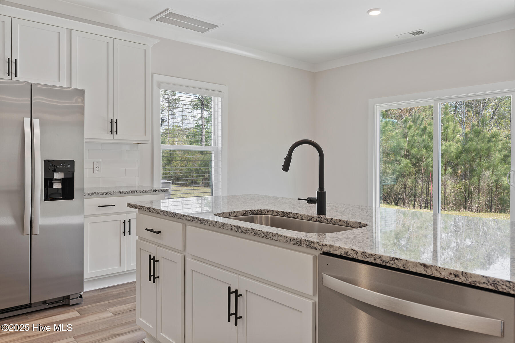 100566015 | Photo 10