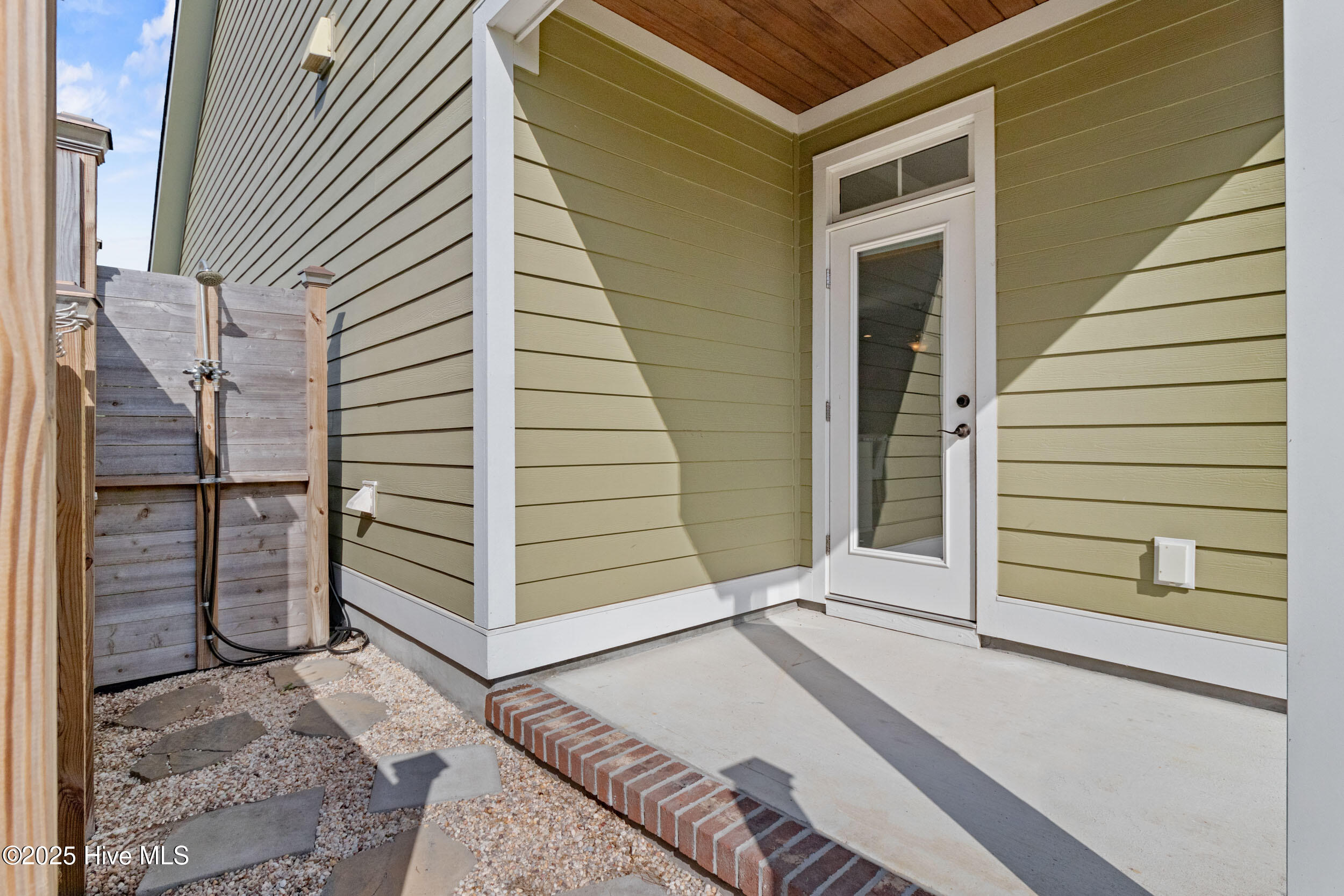 100528109 | Photo 49