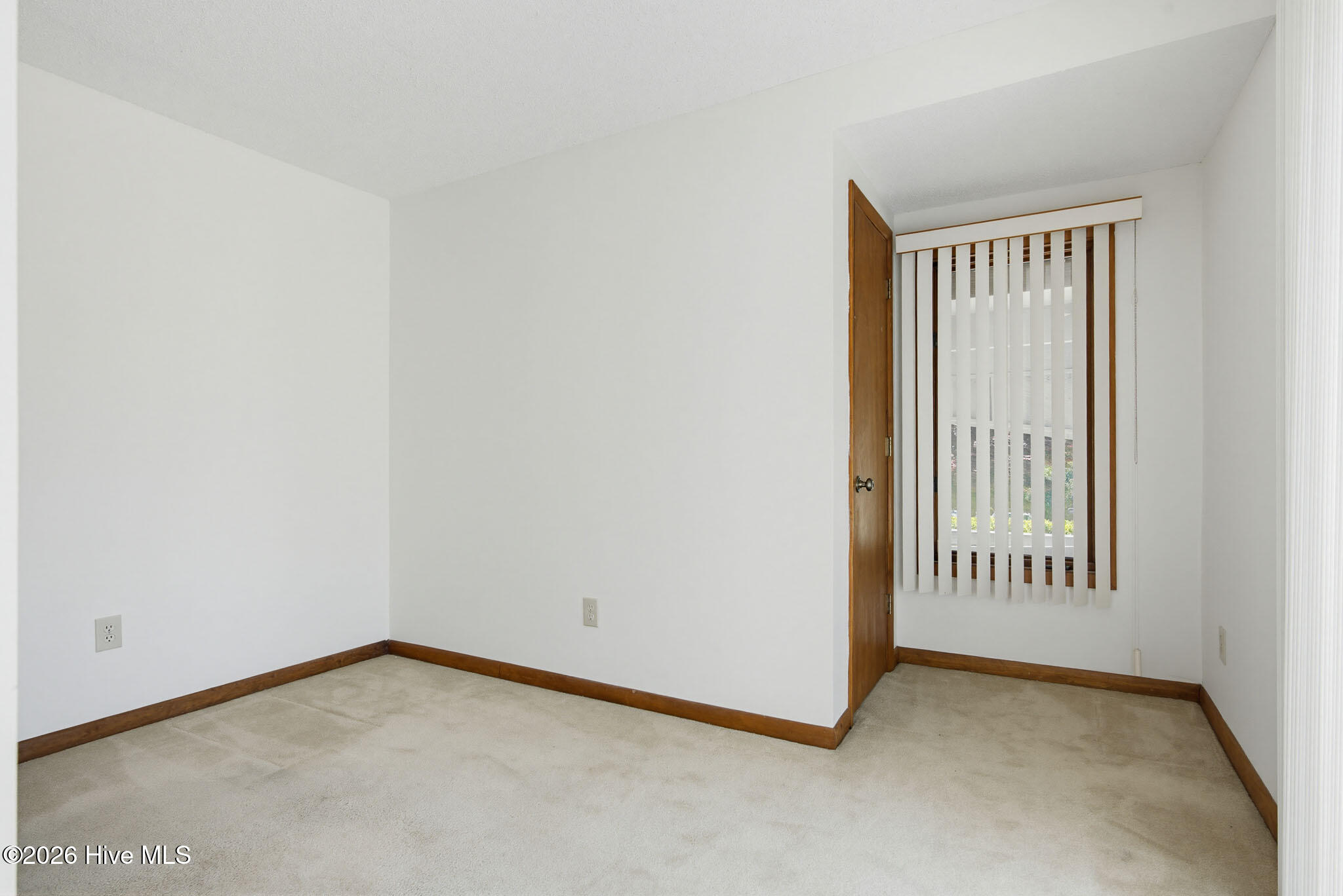 100568983 | Photo 42