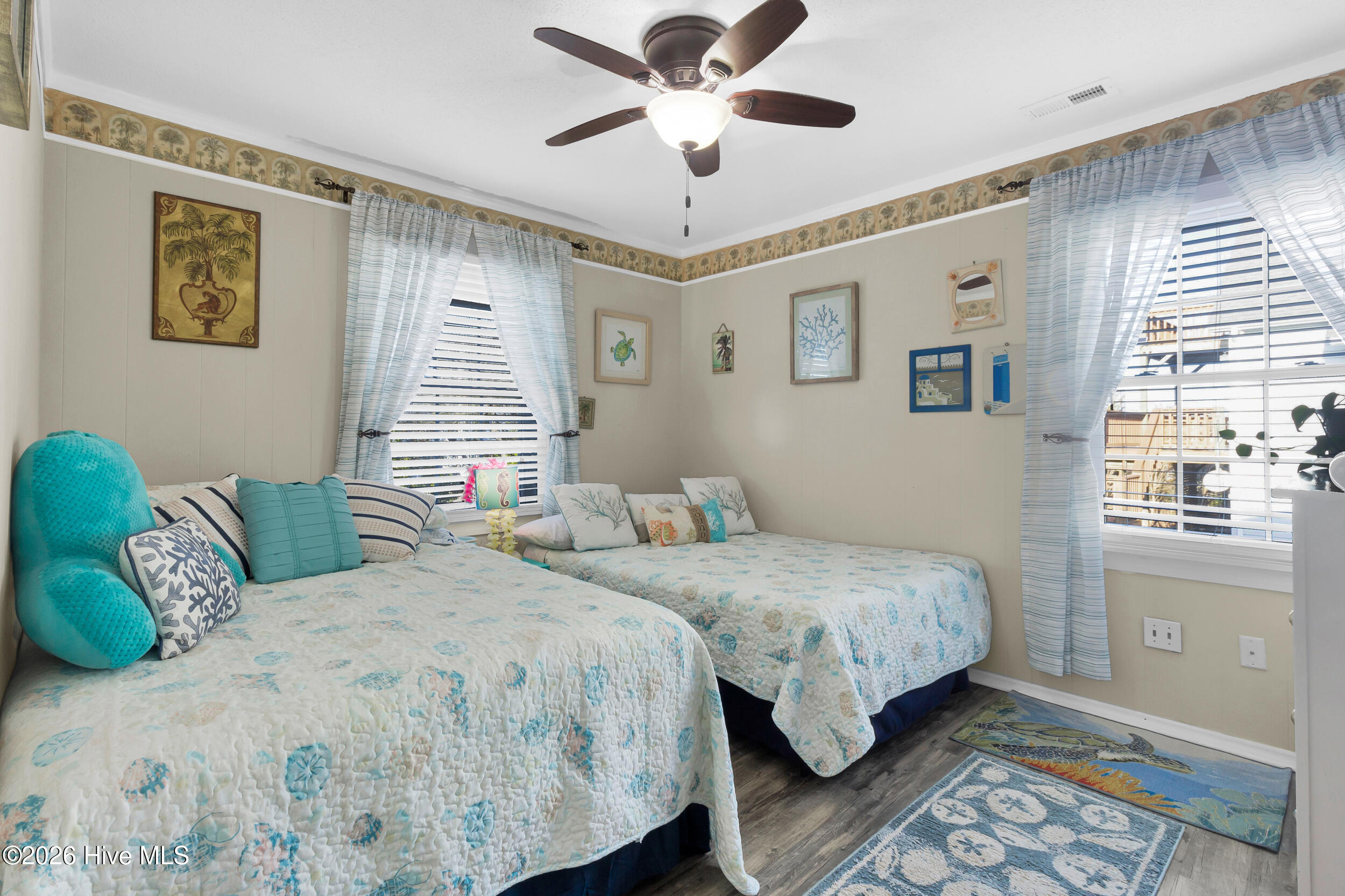 100560097 | Photo 13