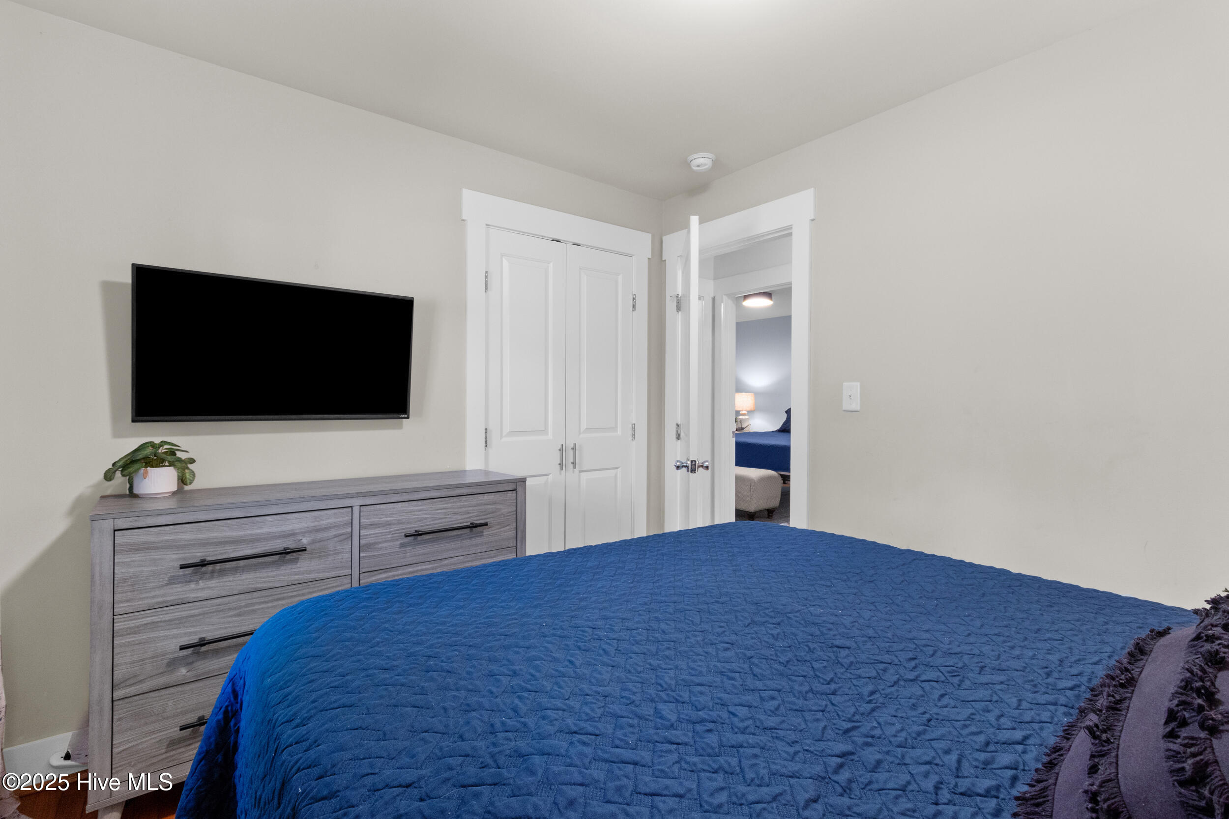 100526770 | Photo 23