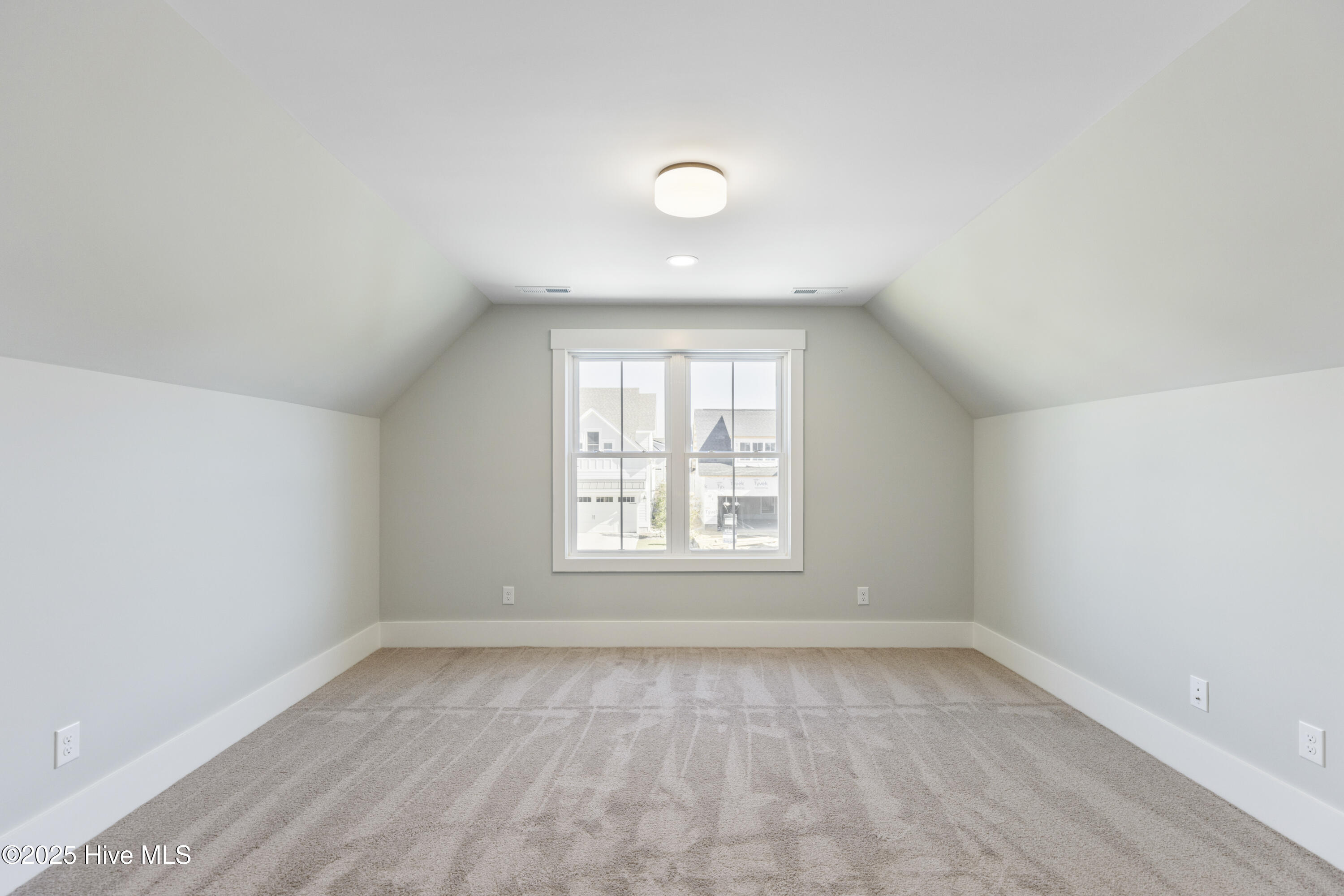 100557936 | Photo 30