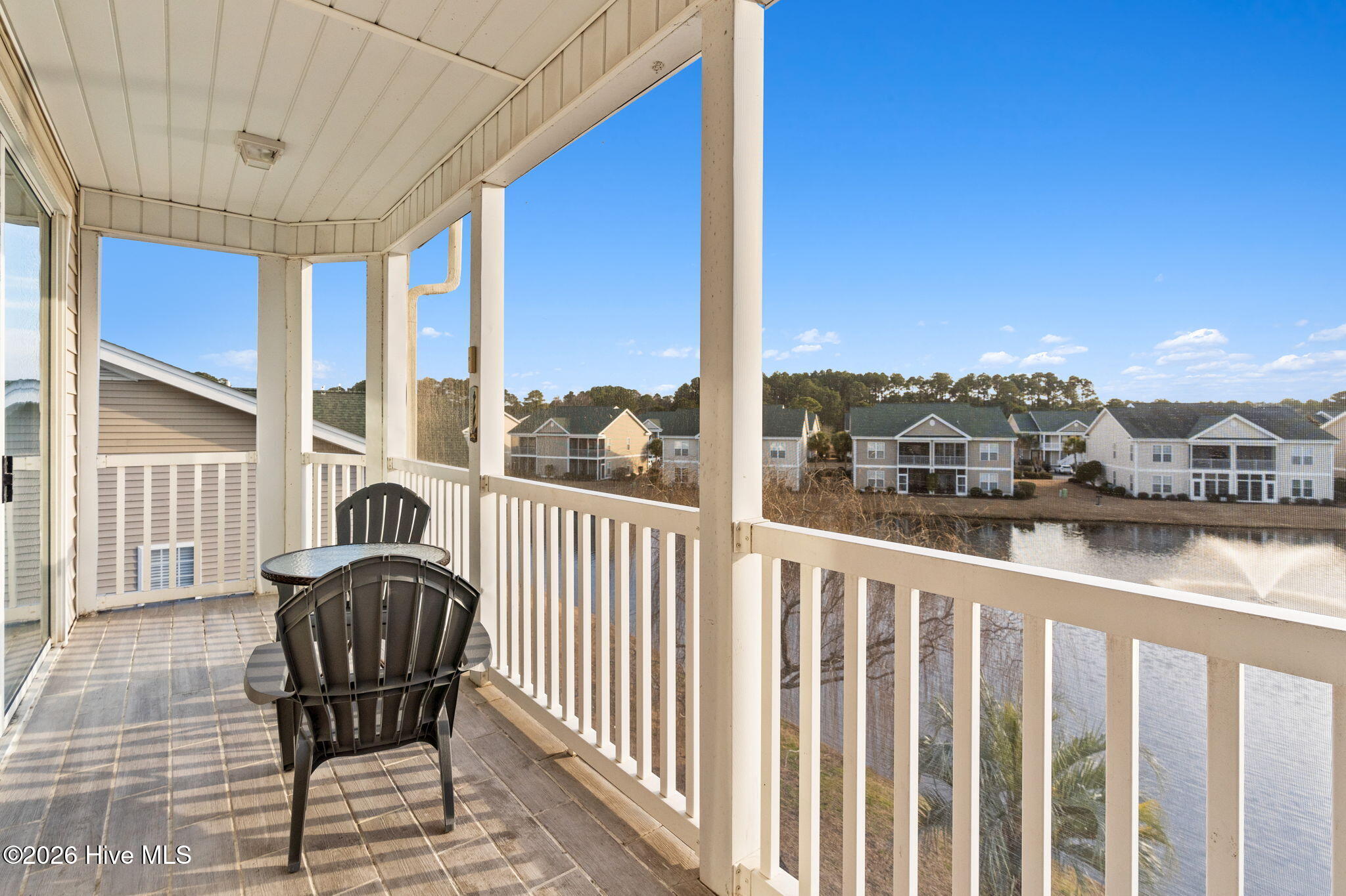 100553900 | Photo 26