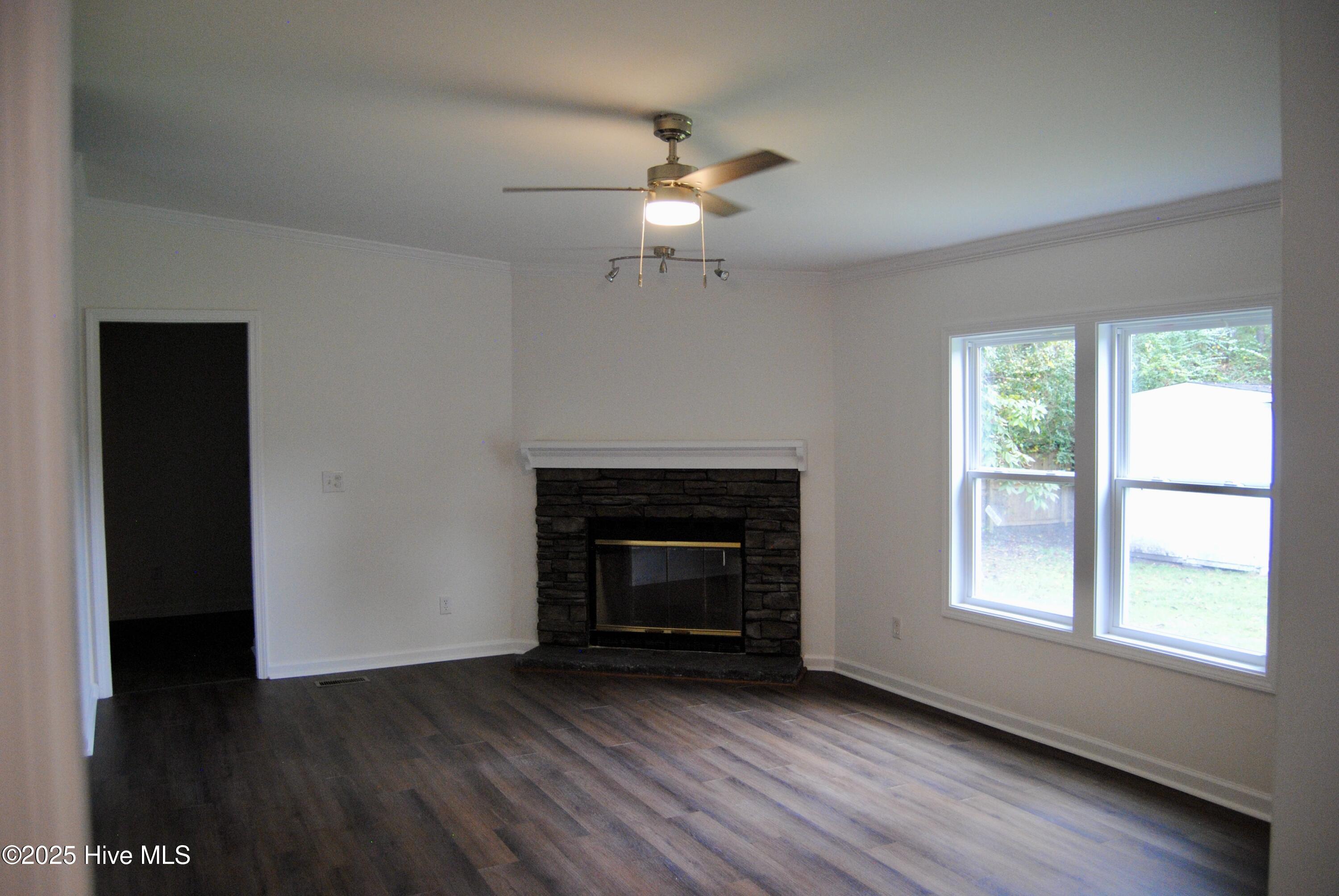 100533223 | Photo 24