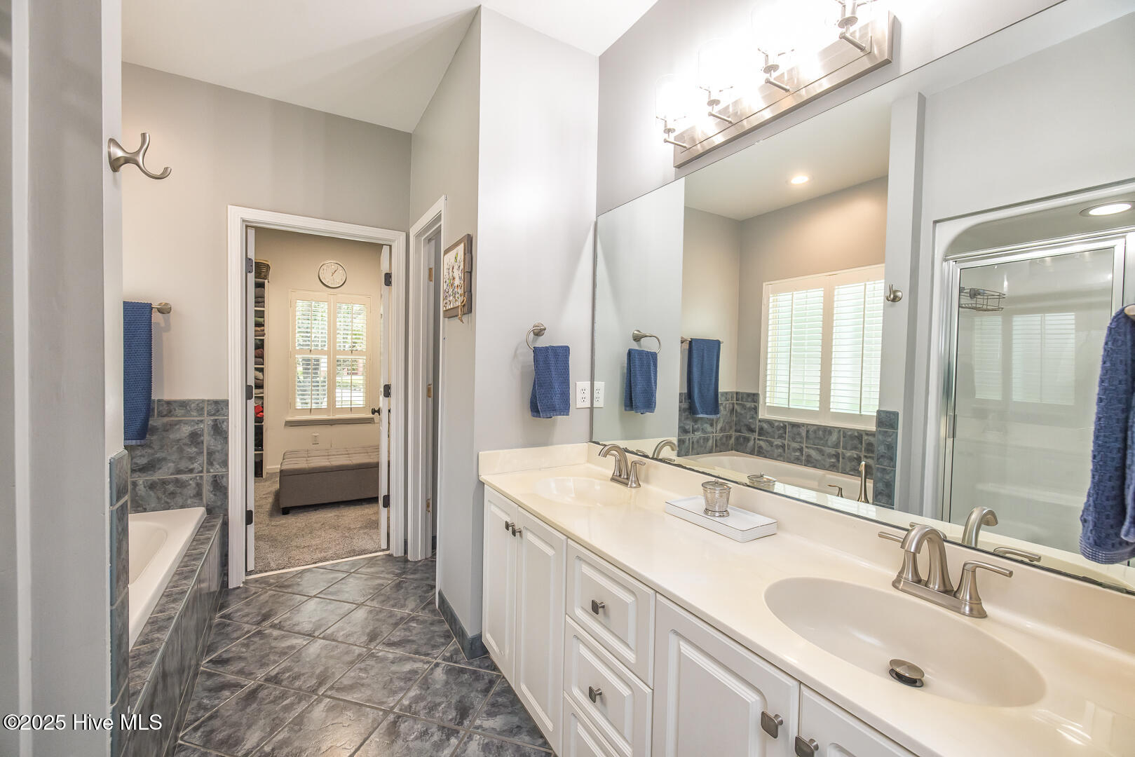 100537191 | Photo 32