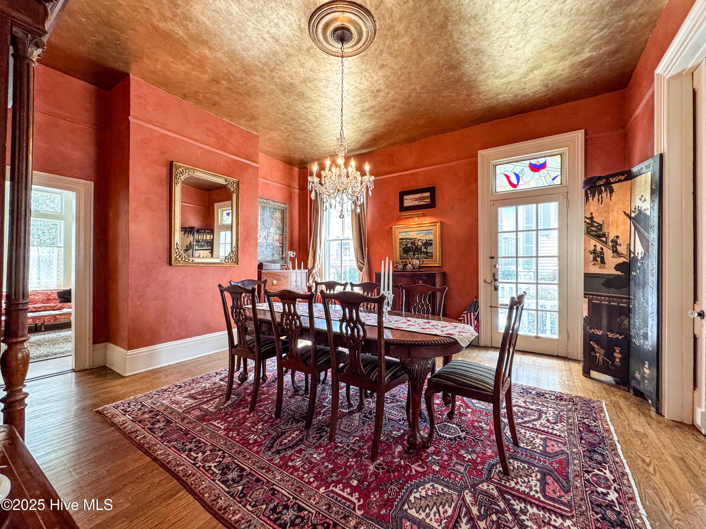 100501936 | Photo 28