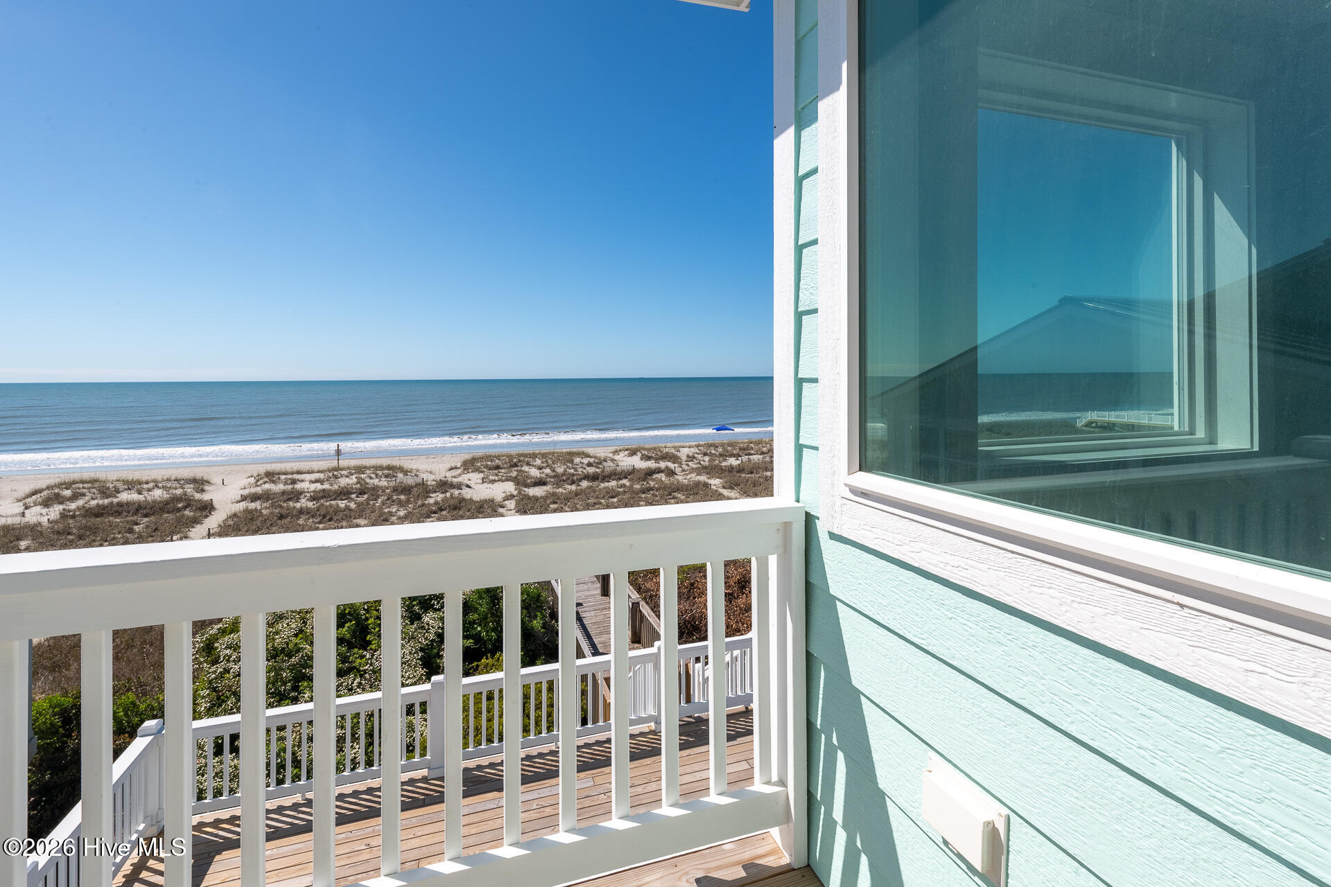 100568096 | Photo 53