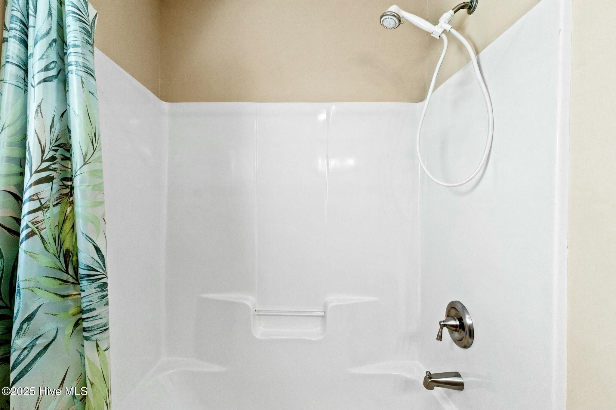 100503089 | Photo 46