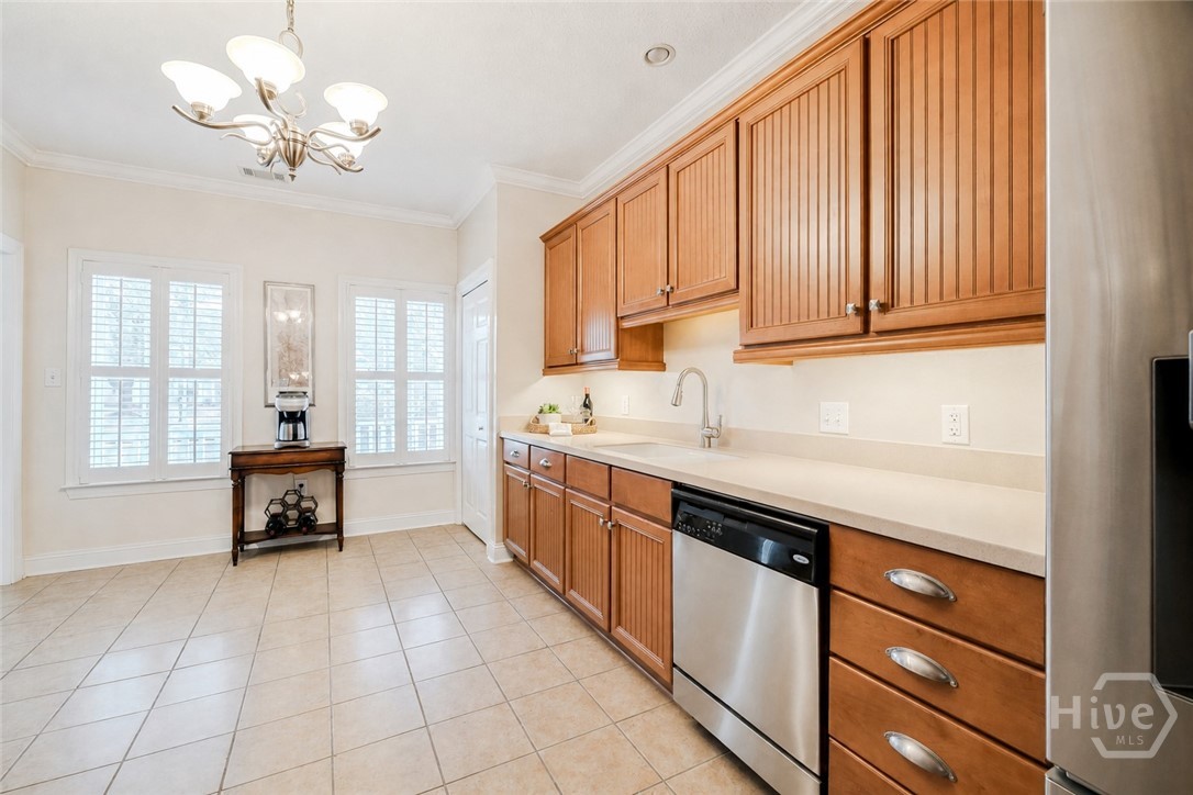 Spacious countertops (virtual color in kitchen- paint allowance)