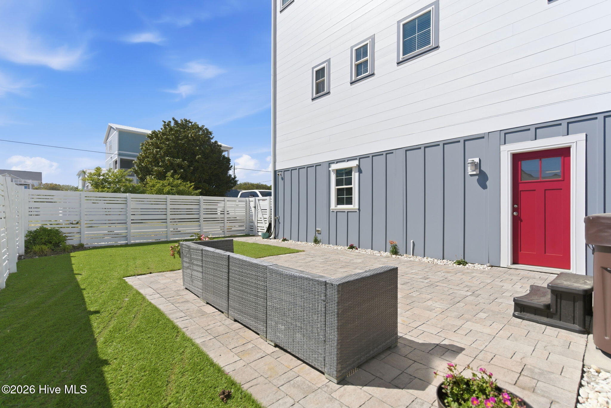 100570056 | Photo 71