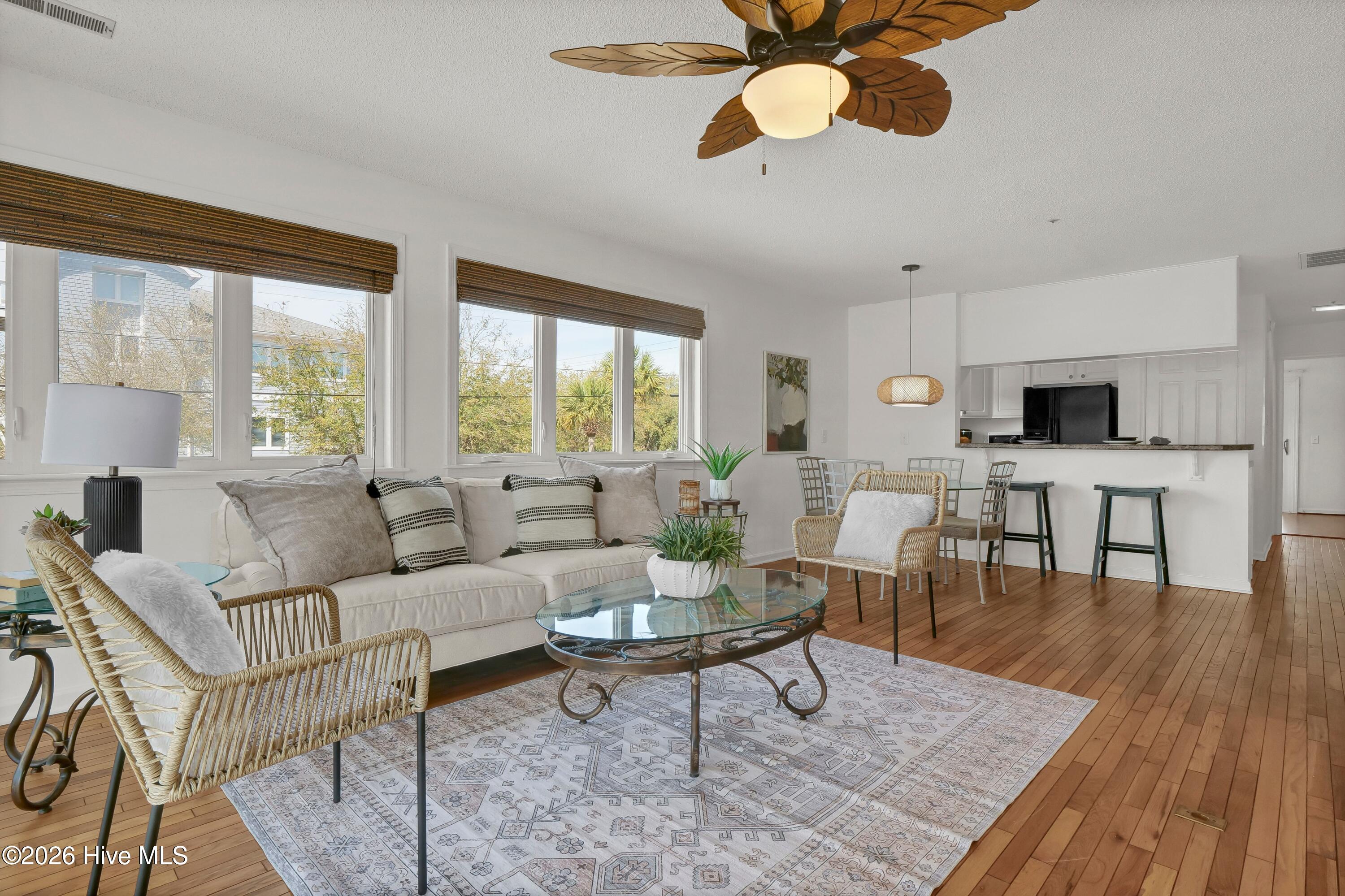 100561645 | Photo 14