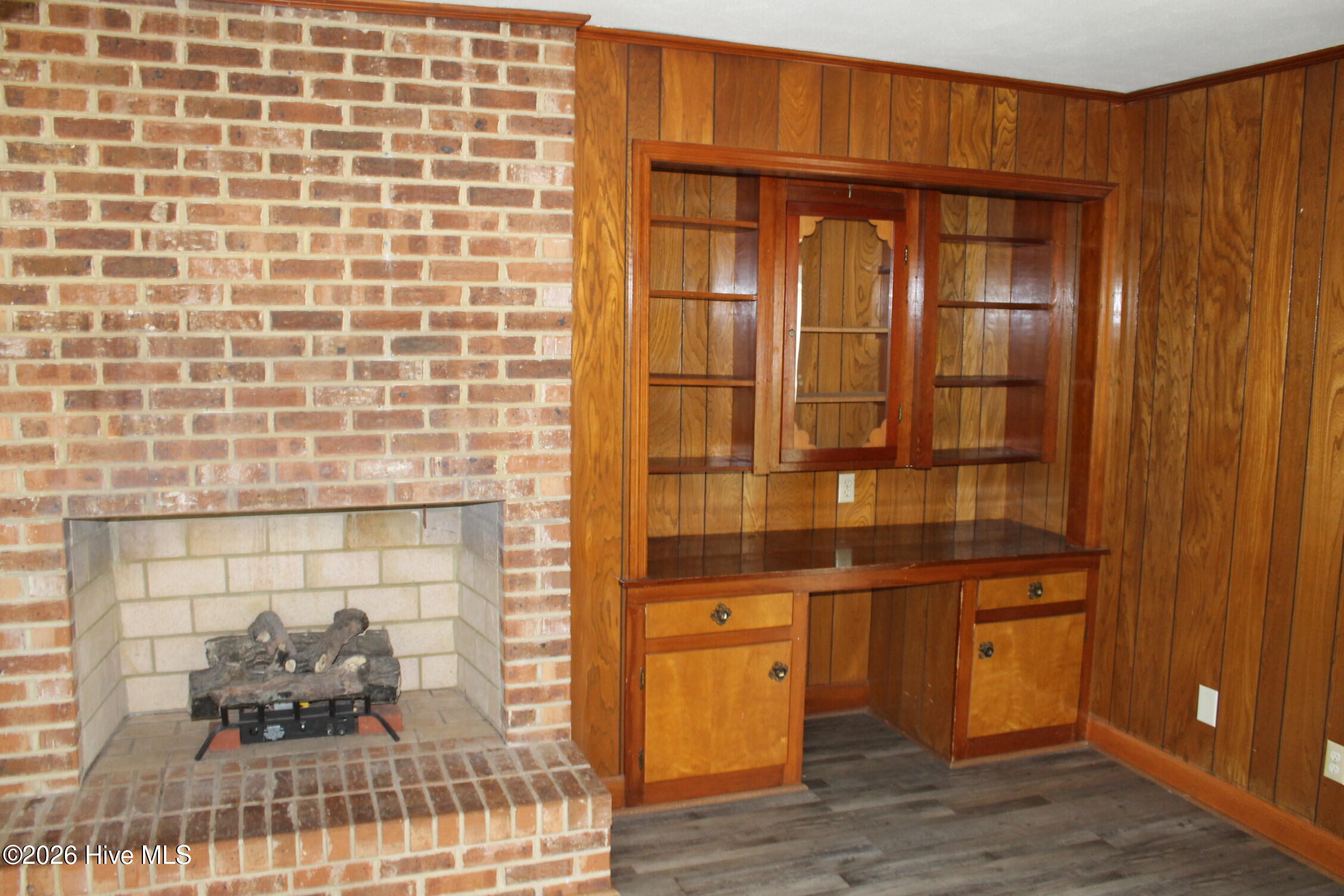 100565627 | Photo 37