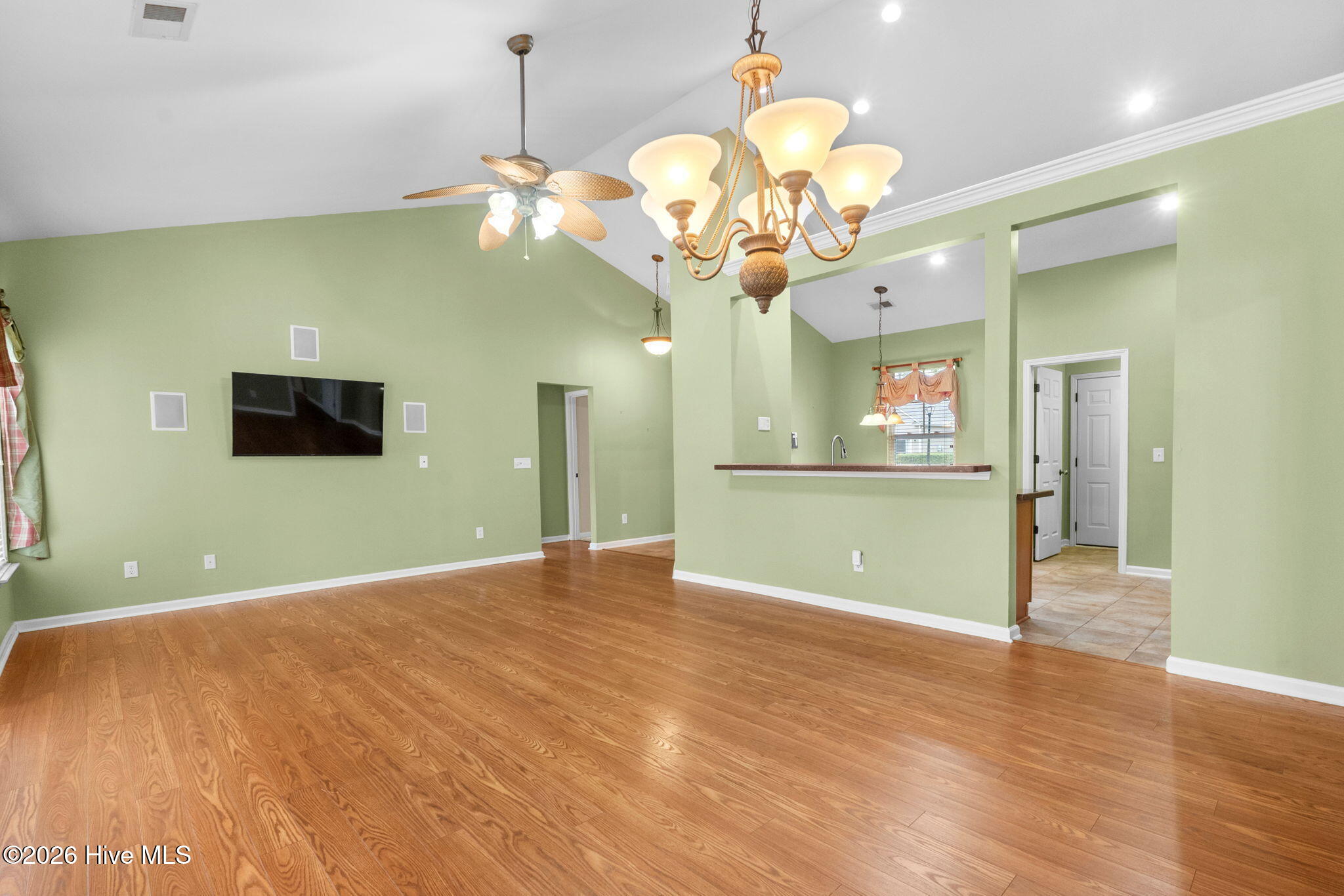 100493950 | Photo 18