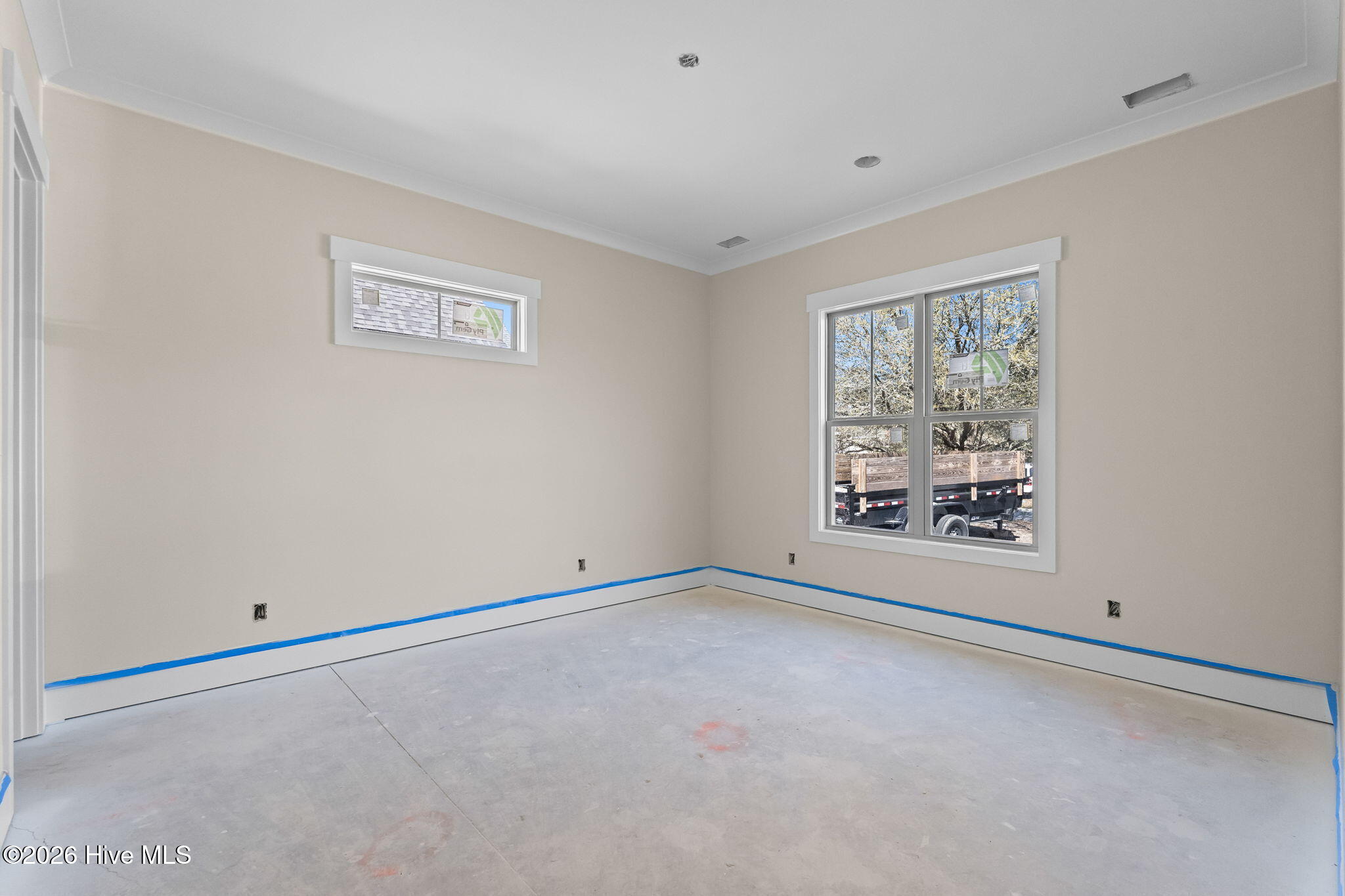 100568137 | Photo 28