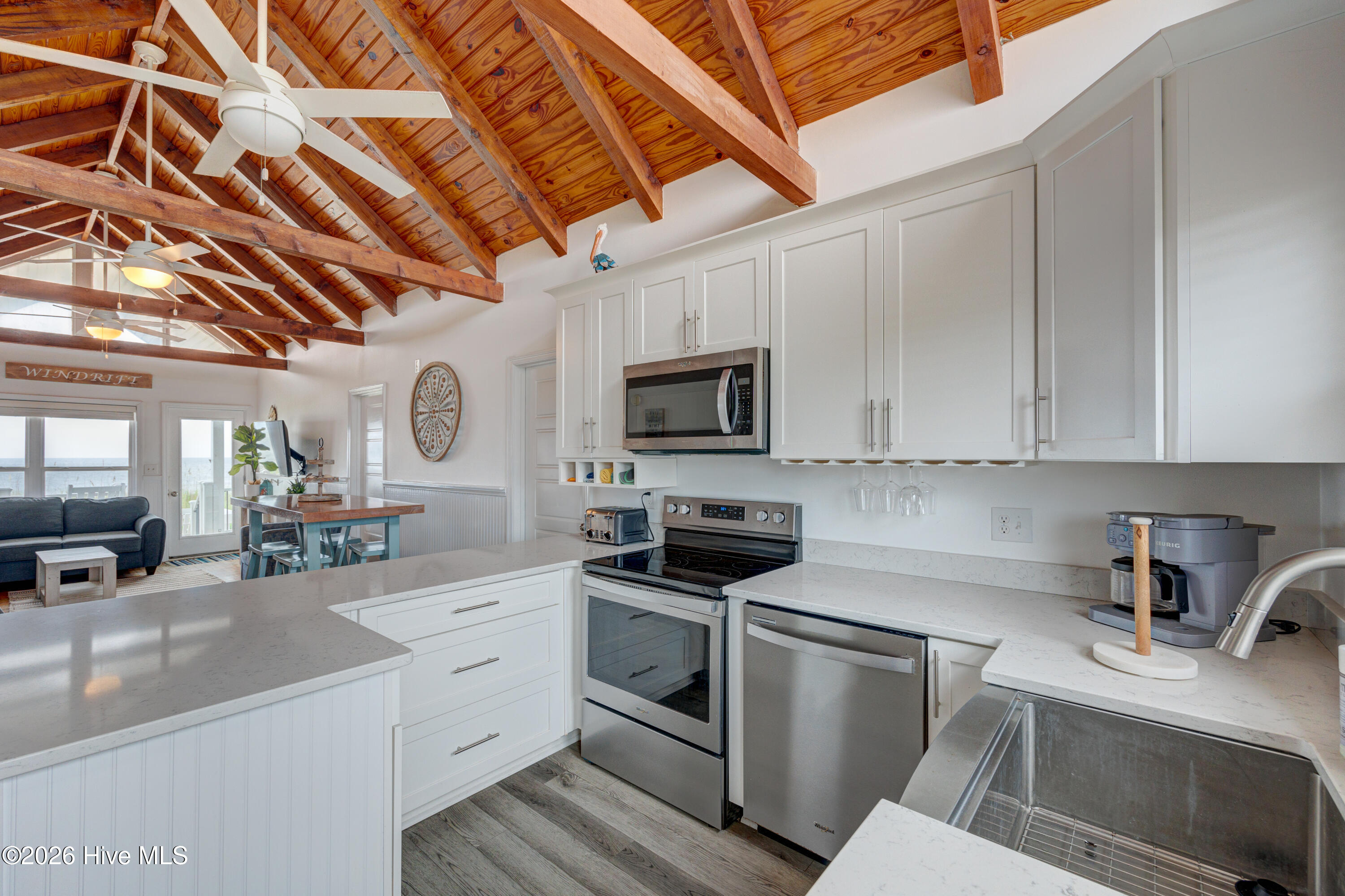 100553749 | Photo 10