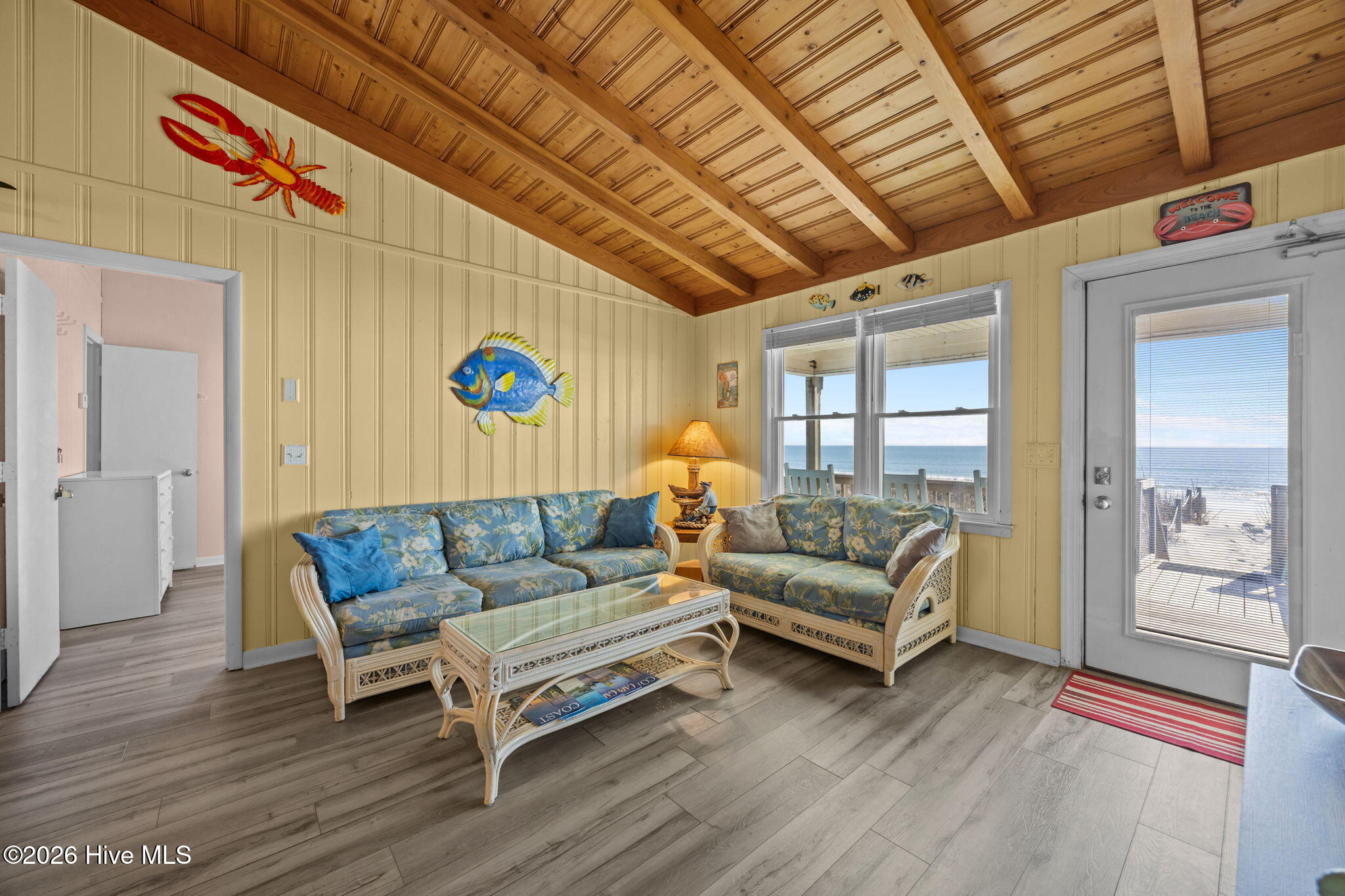 100550375 | Photo 11