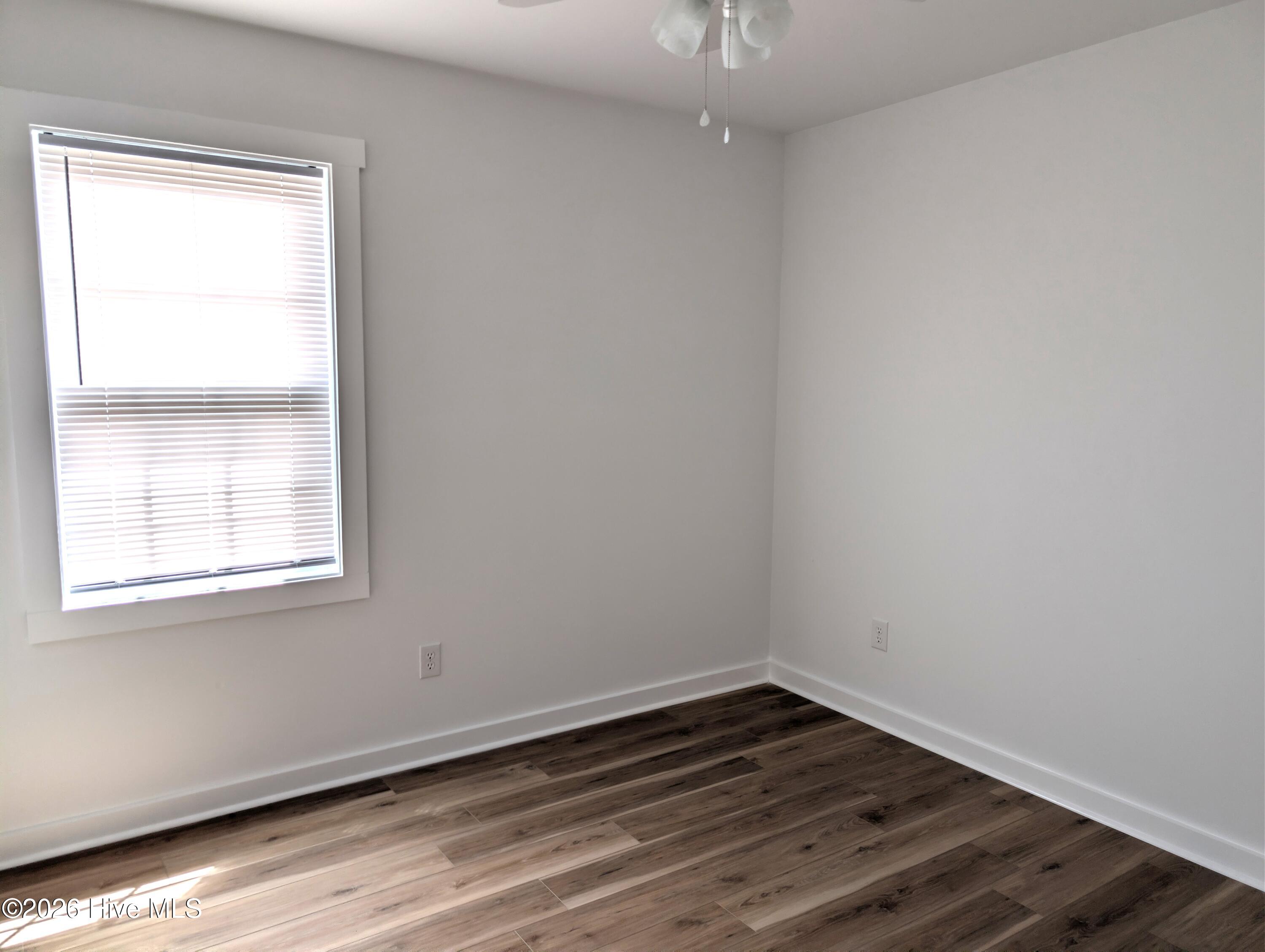 100563648 | Photo 12