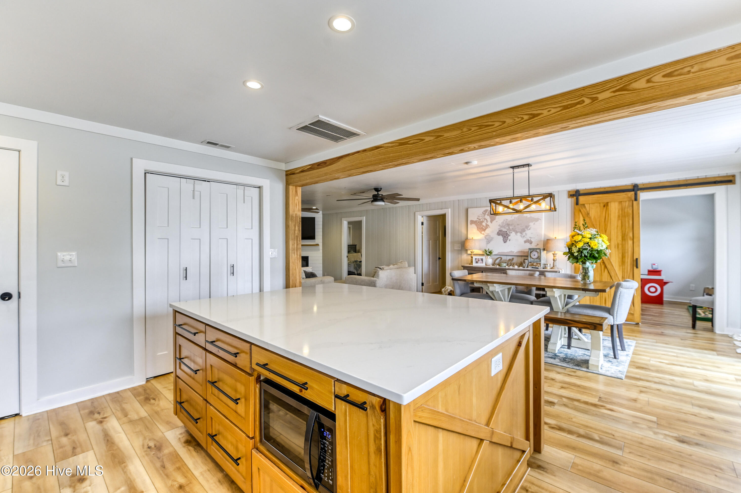 100566355 | Photo 18