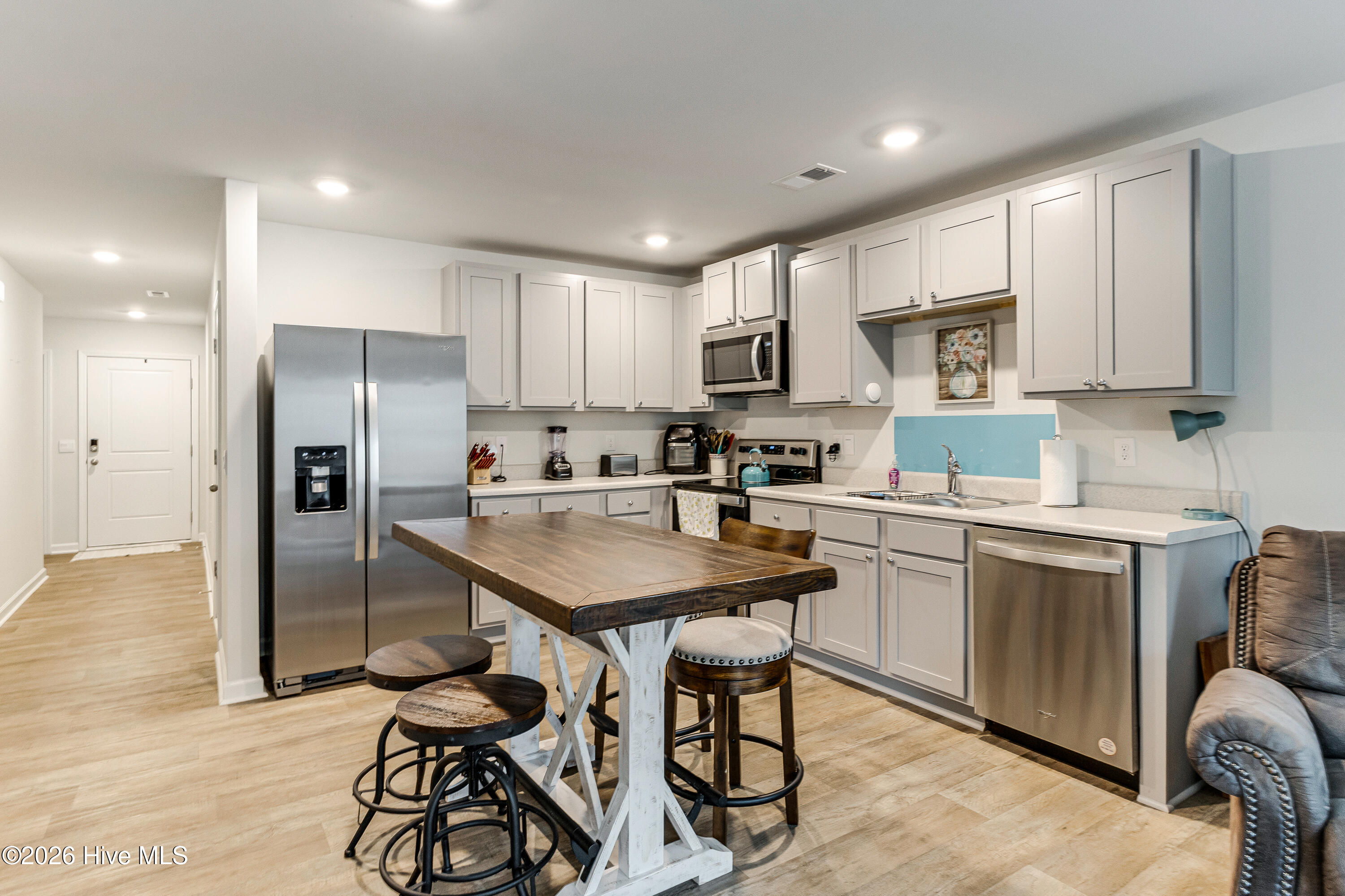 100560906 | Photo 13