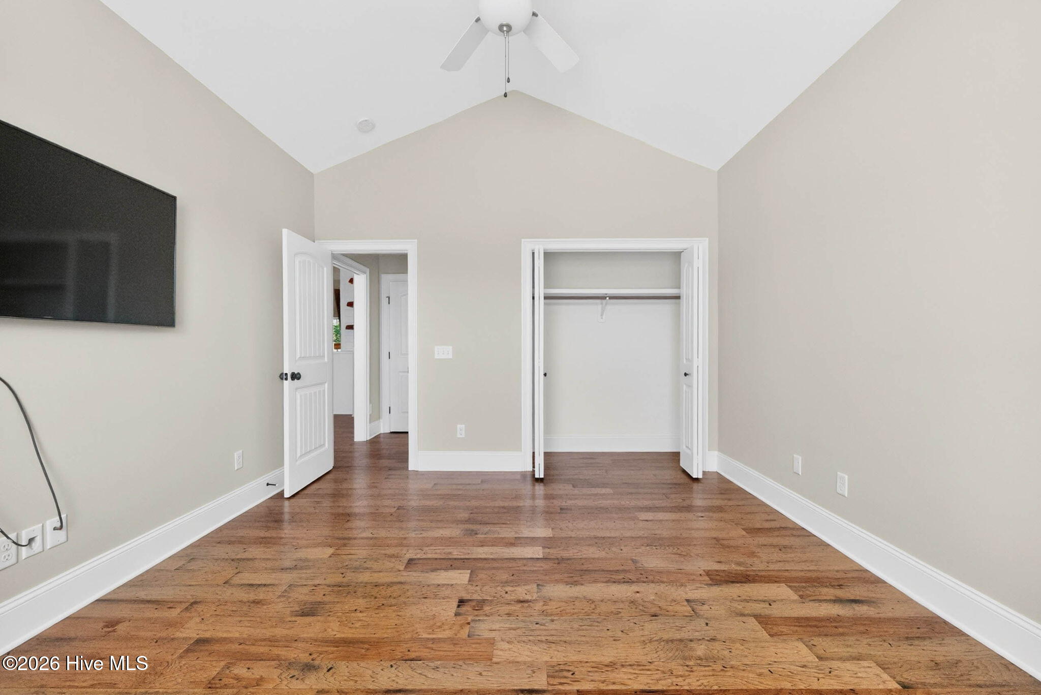 100567612 | Photo 33