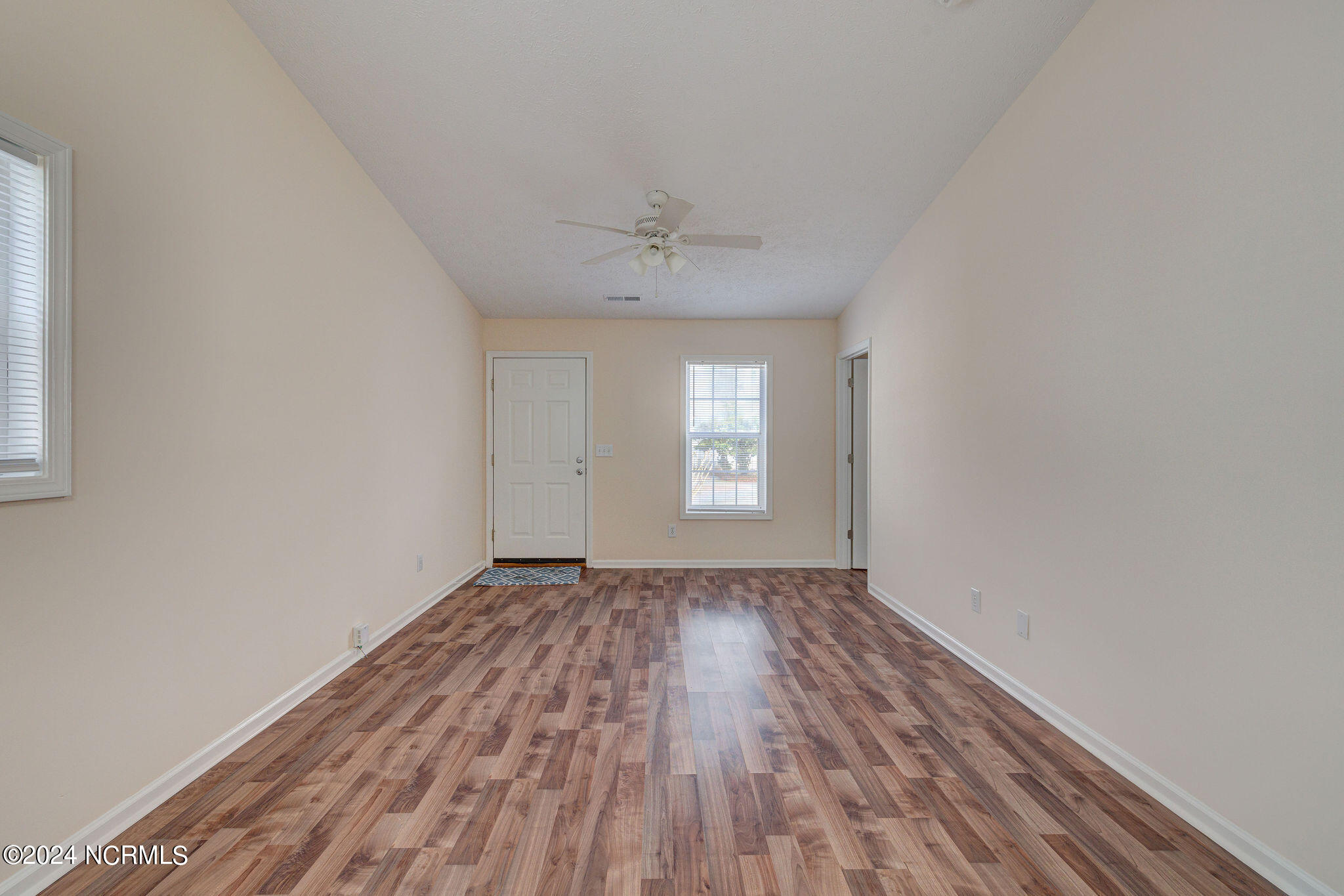 100555871 | Photo 12