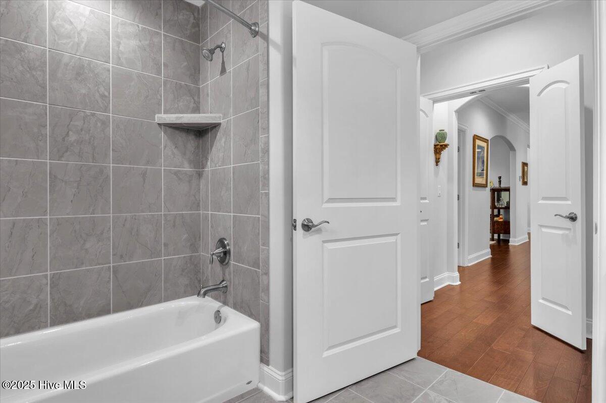 100527091 | Photo 42