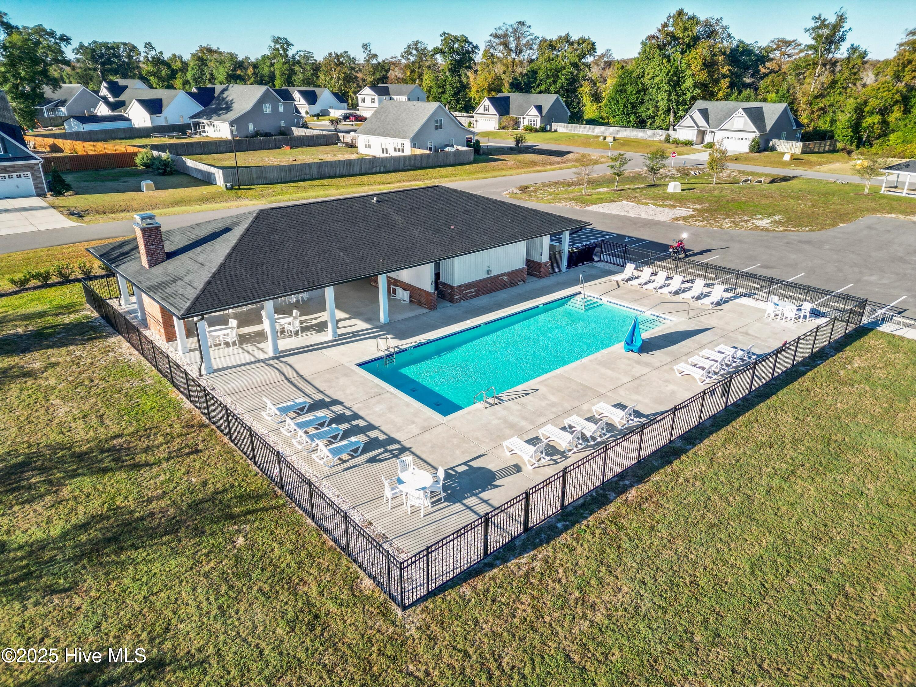 100538815 | Photo 79