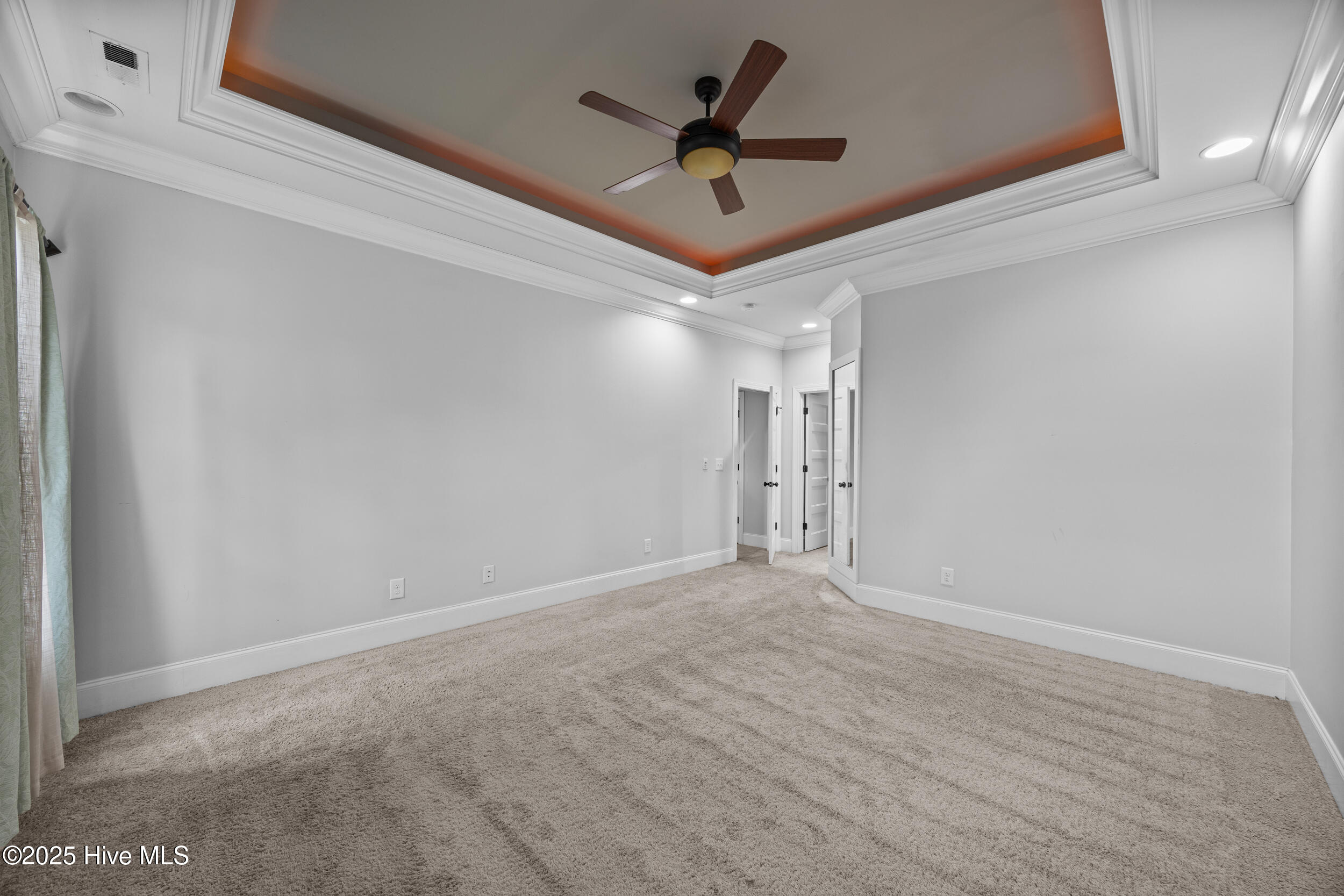 100538998 | Photo 30