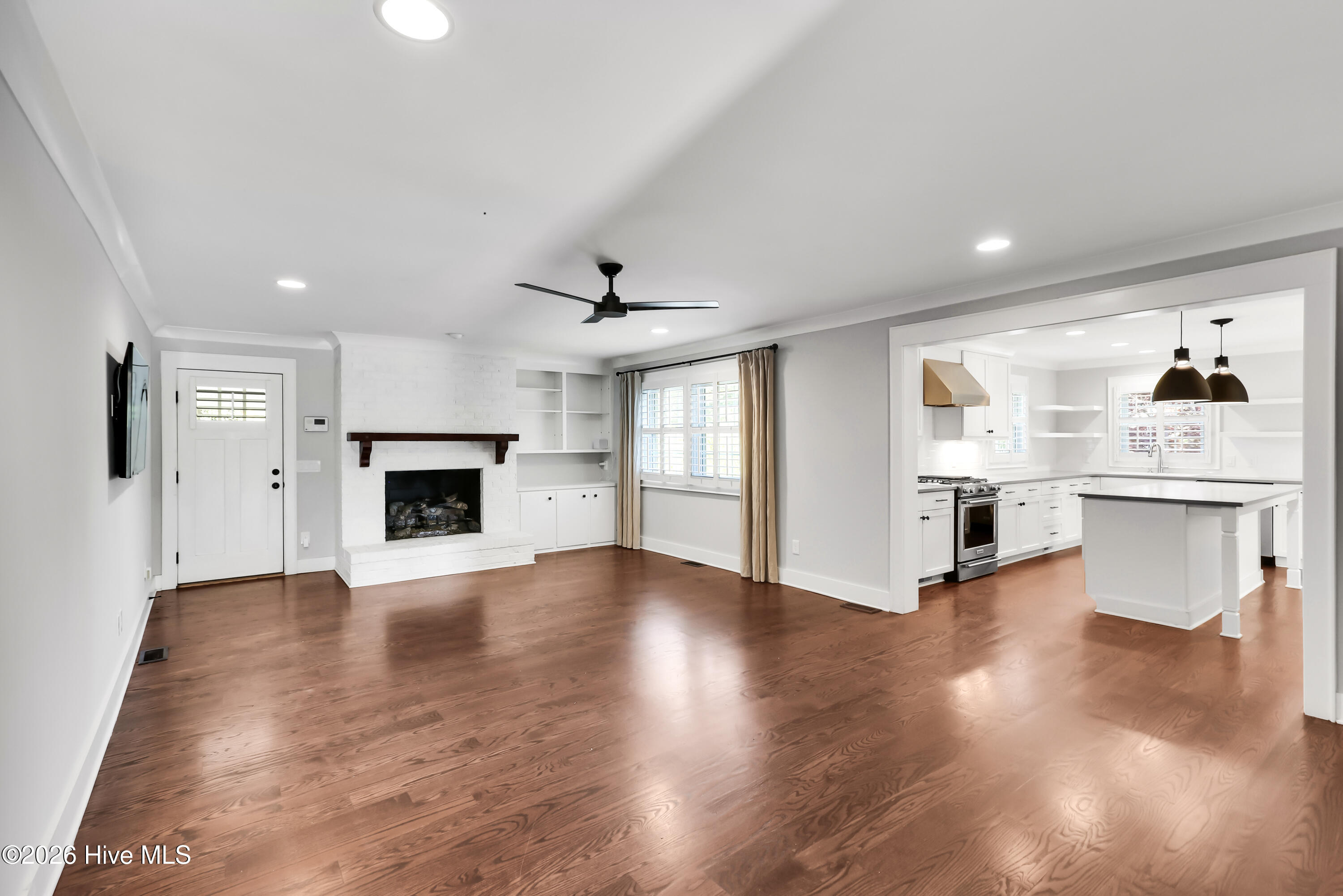 100565189 | Photo 15