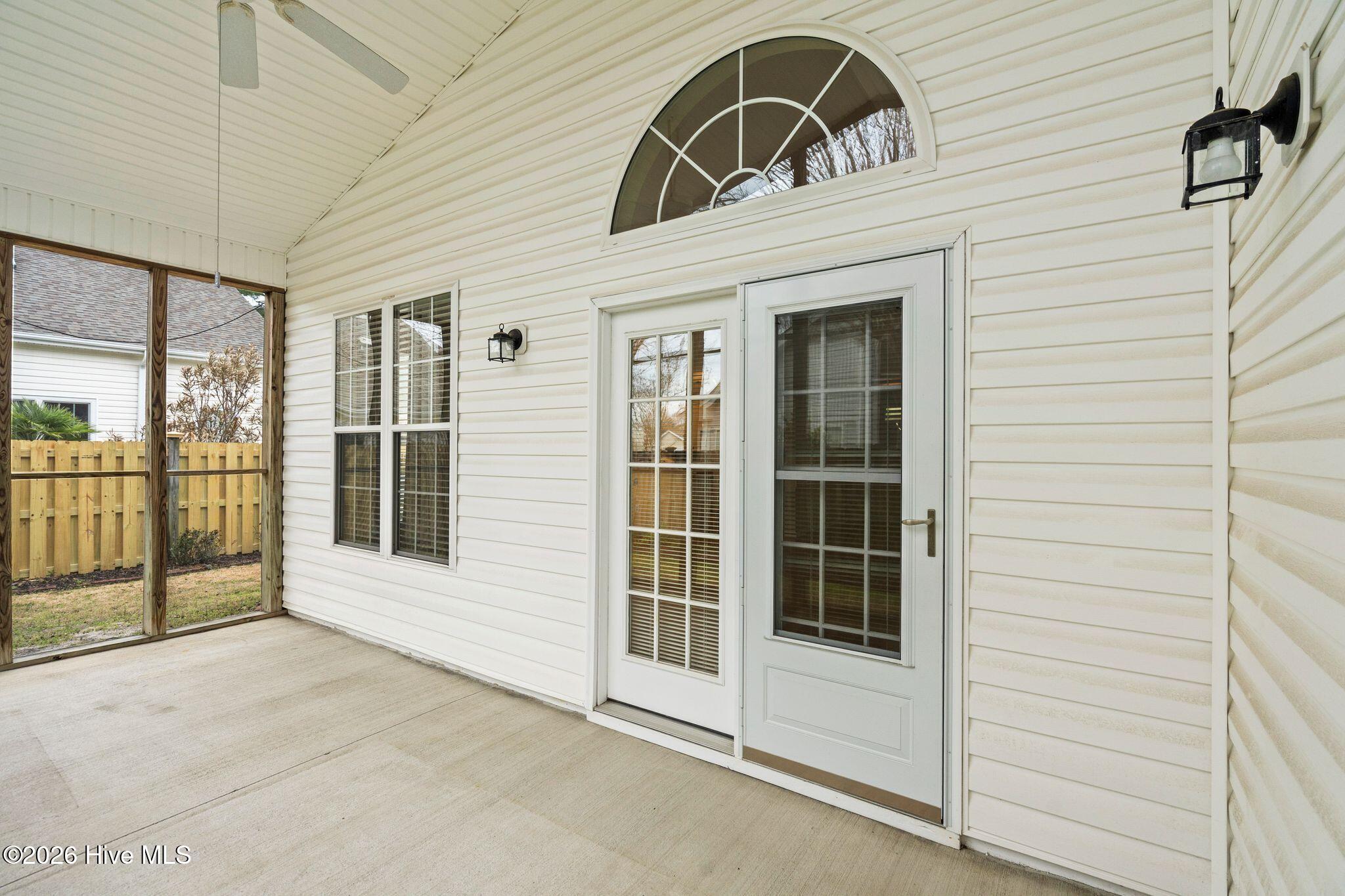 100558040 | Photo 43