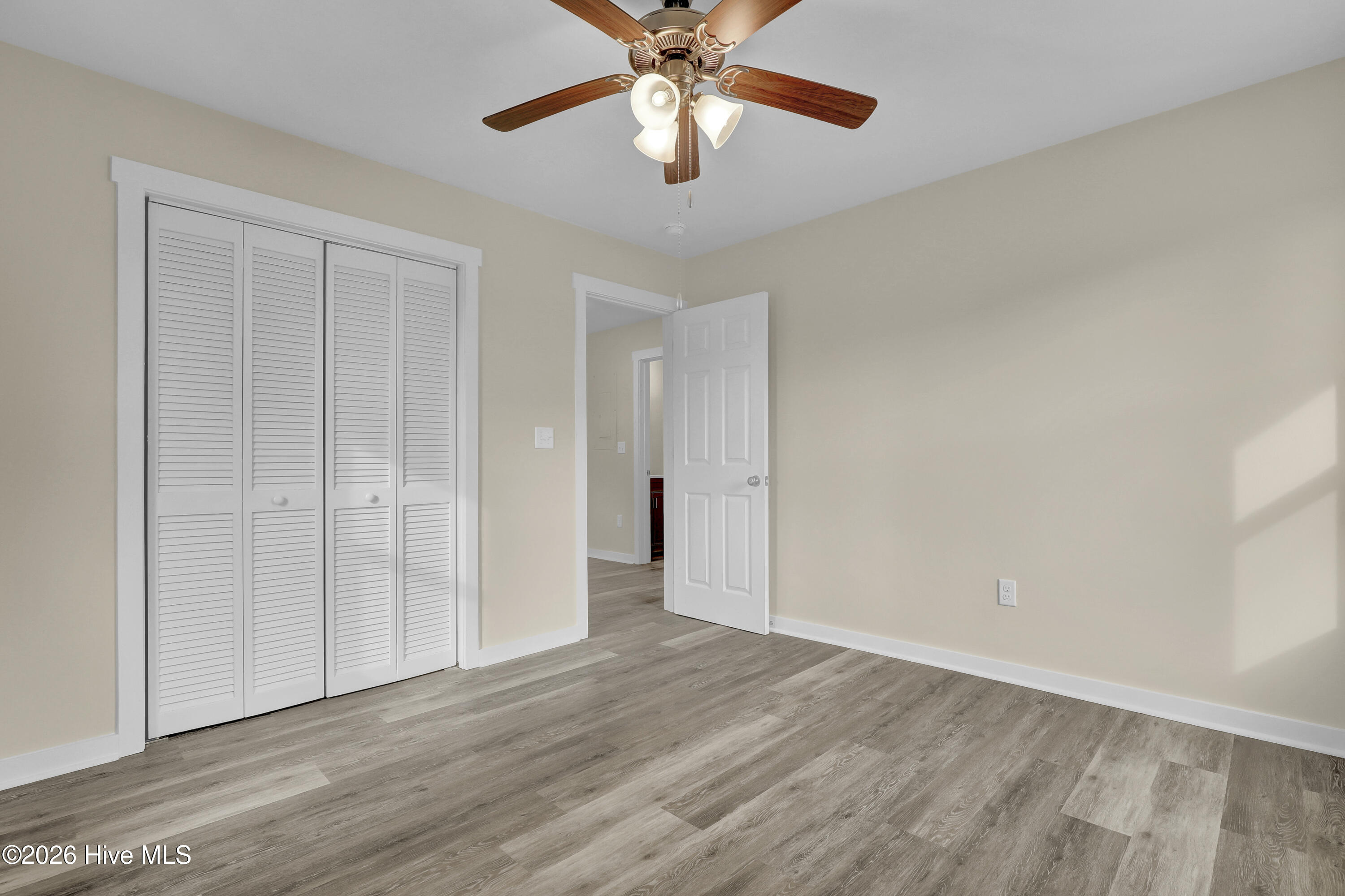 100564662 | Photo 18