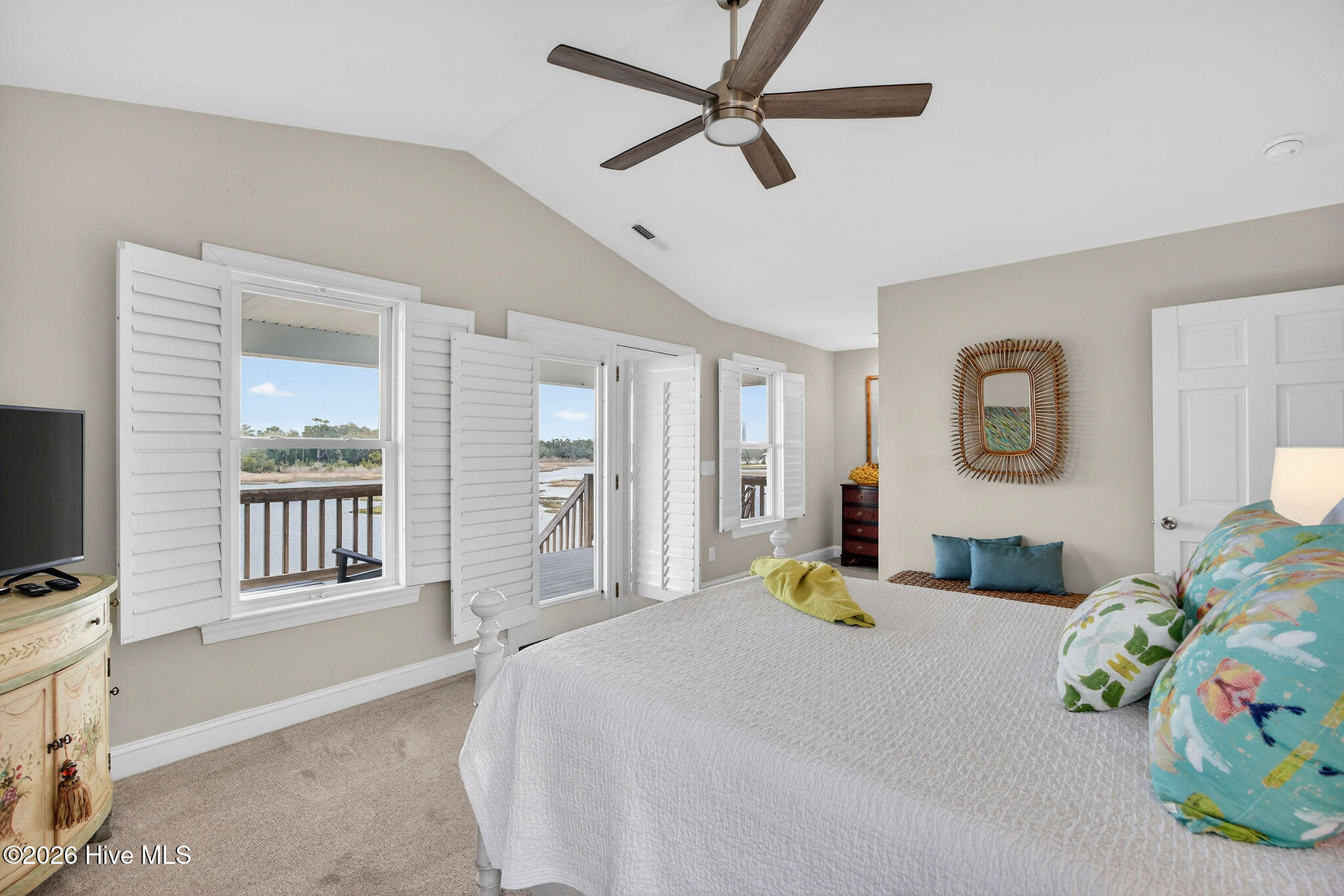 100558611 | Photo 49