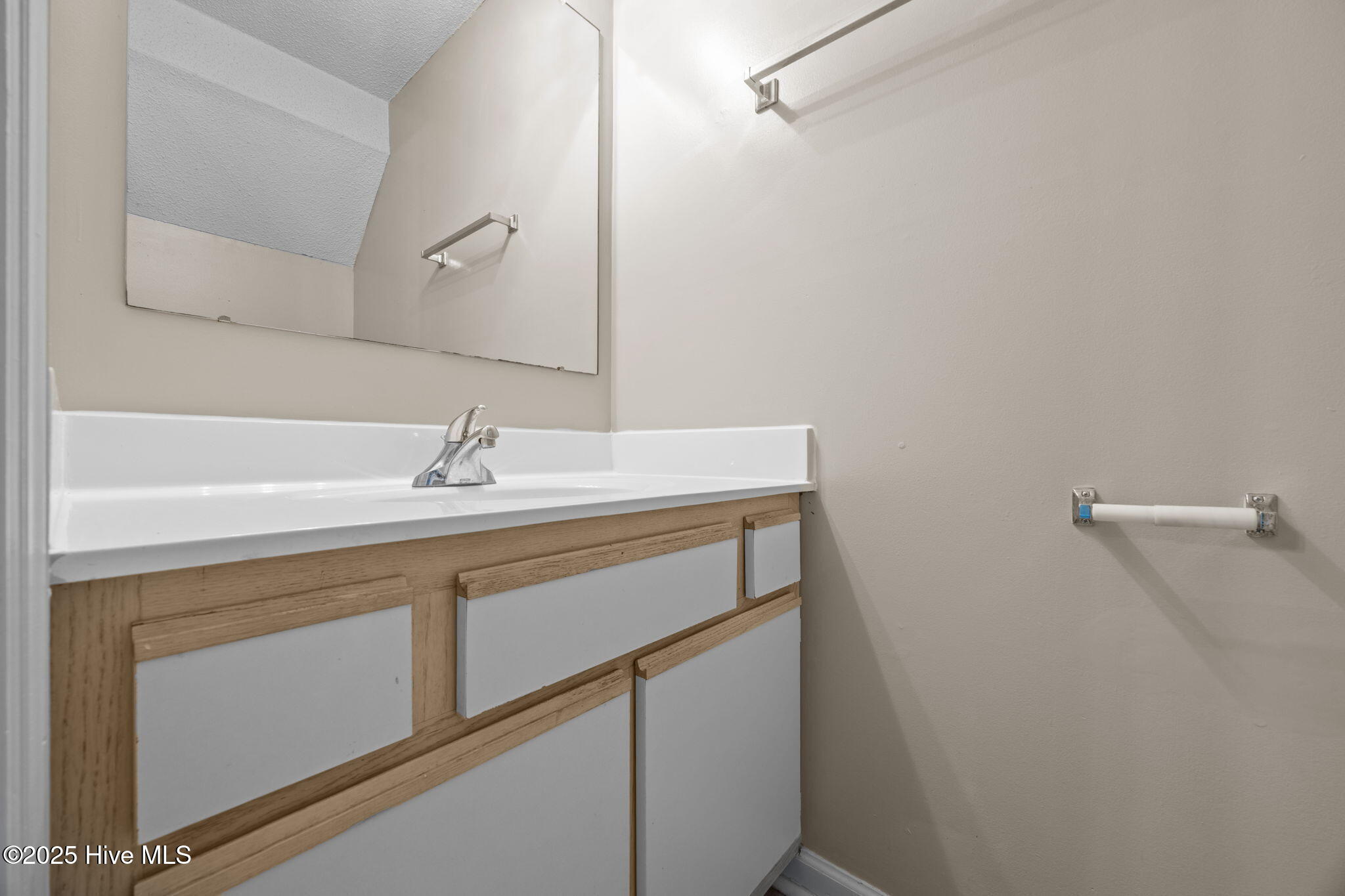 100525810 | Photo 10