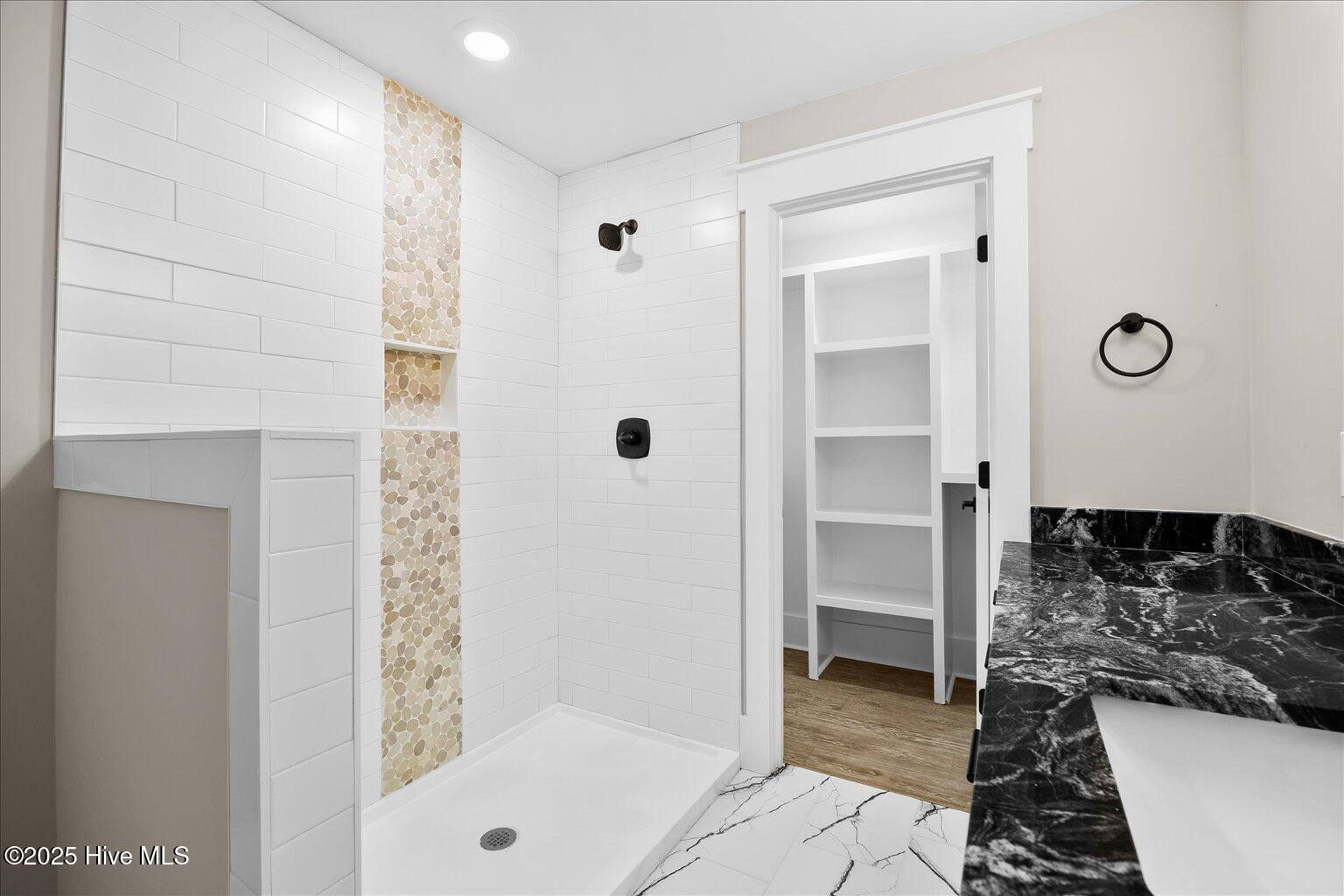 100538662 | Photo 13