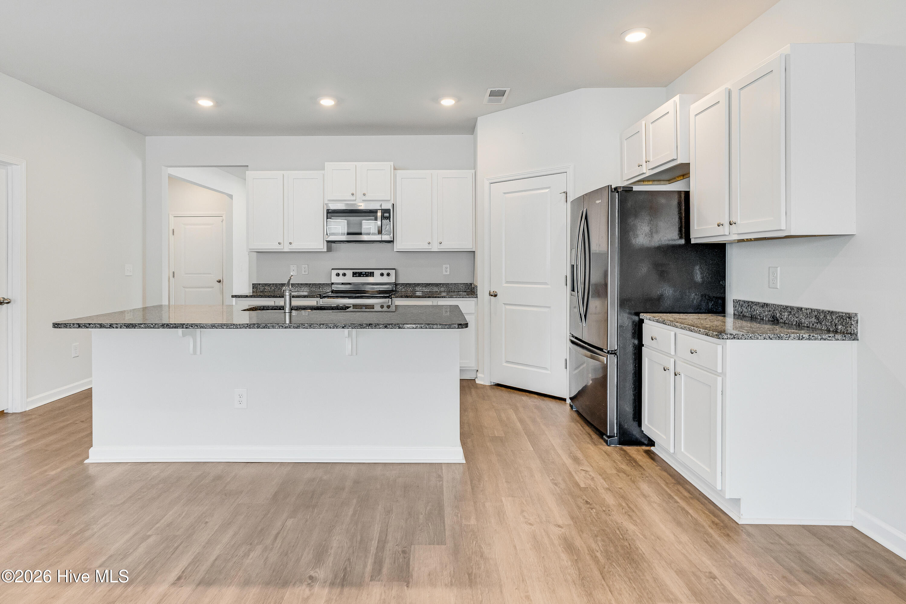 100521011 | Photo 11