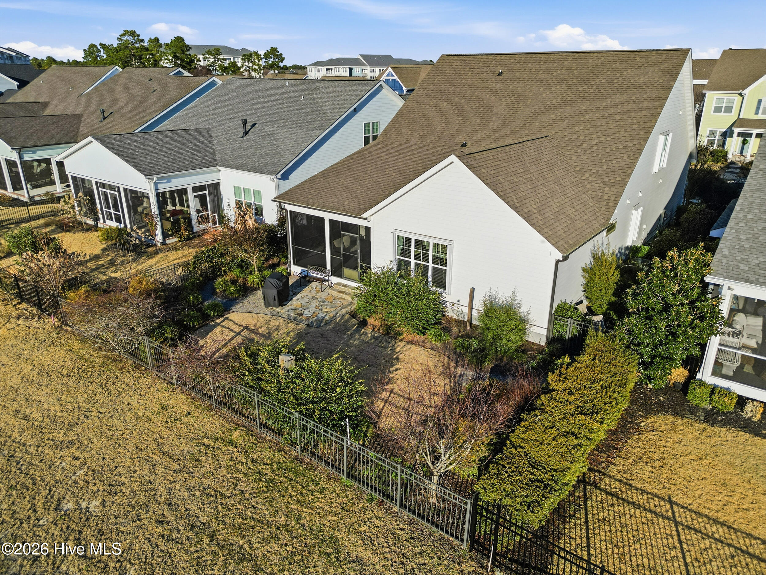 100551169 | Photo 34