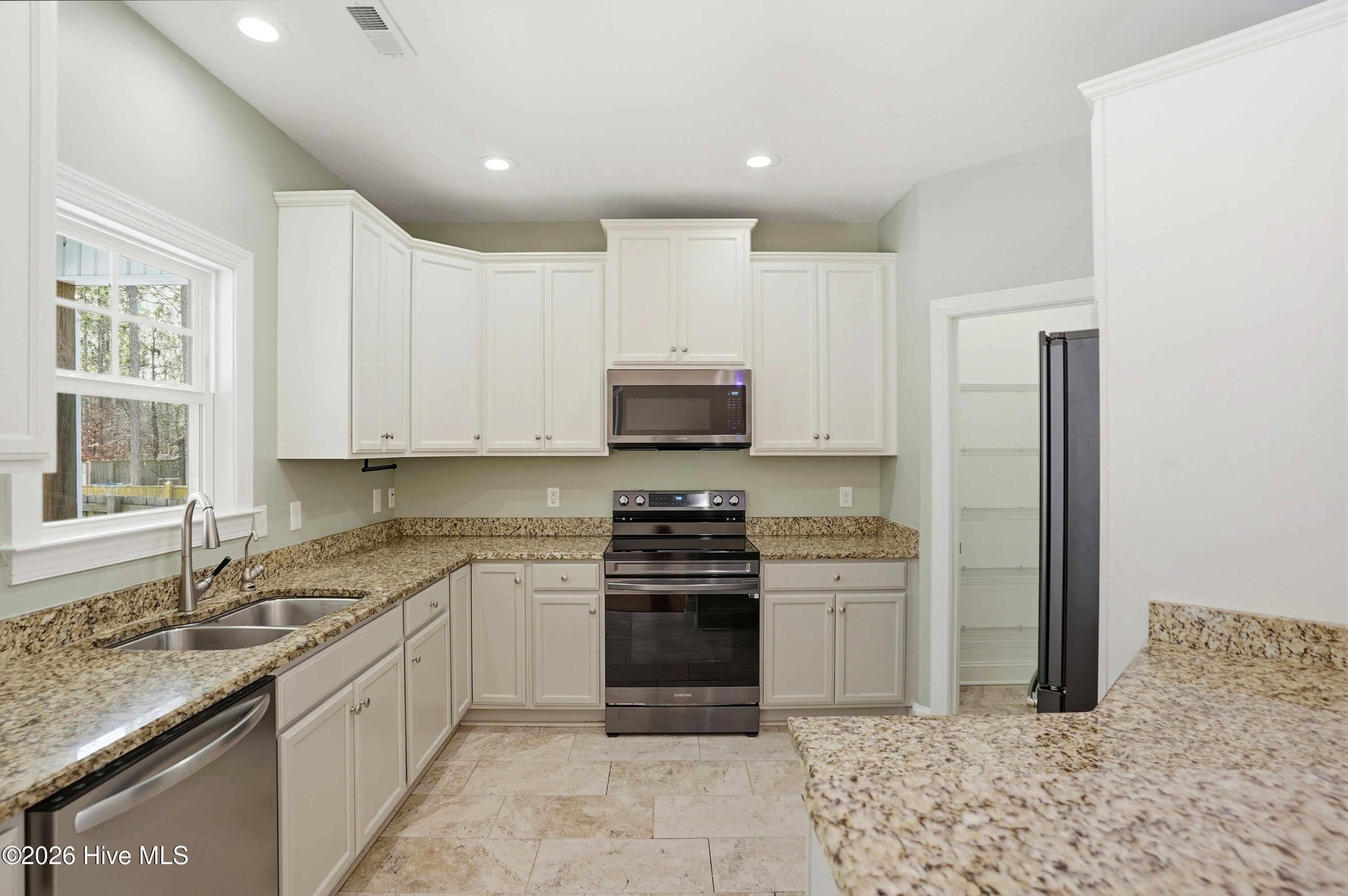 100552828 | Photo 21